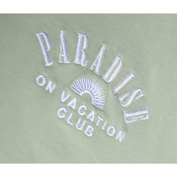On Vacation Club T-Shirt Paradise