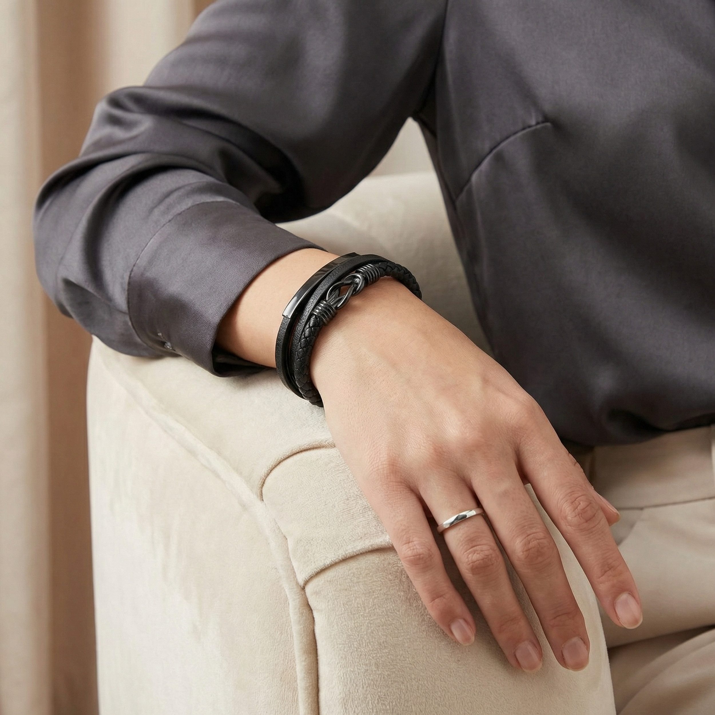 UNIQAL.de Lederarmband „APERION“ – Infinity Symbol für Verbindung & Stärke (Unendlichkeit Zeichen, Premium Rindsleder, massiver Edelstahl, Magnetverschluss, Handgefertigt), Geschenk für Herren & Unisex