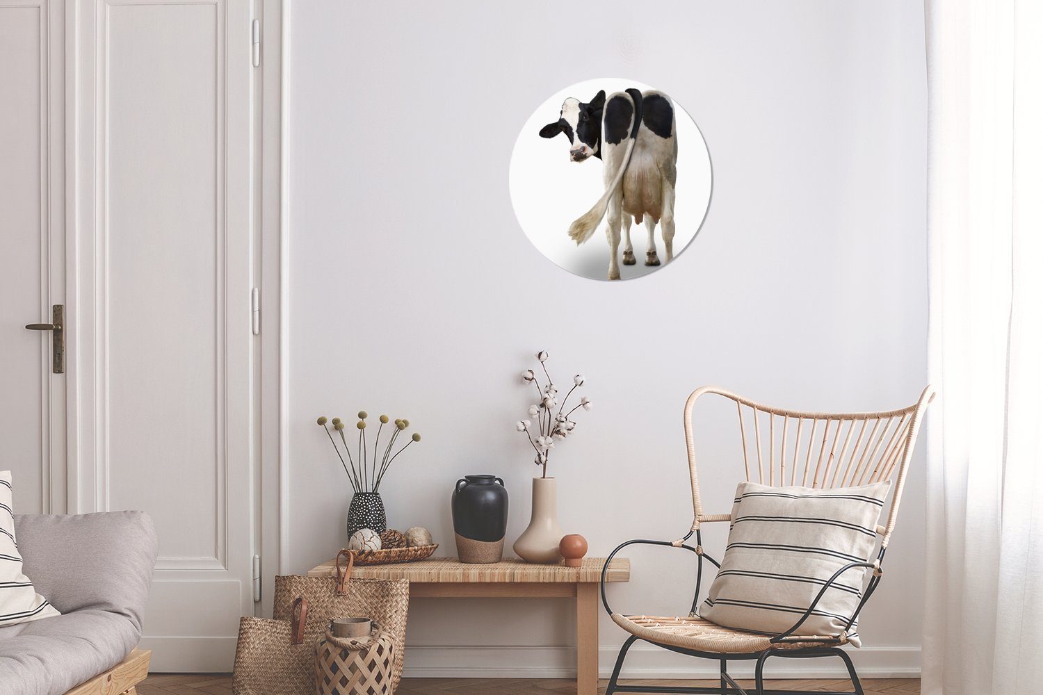 MuchoWow Gemälde Kuh schaut Kamera Wandbild, cm Rundes die Forex, in von Kreis Wohnzimmer, weißem hinten Wanddekoration (1 Hintergrund, 30x30 St), auf