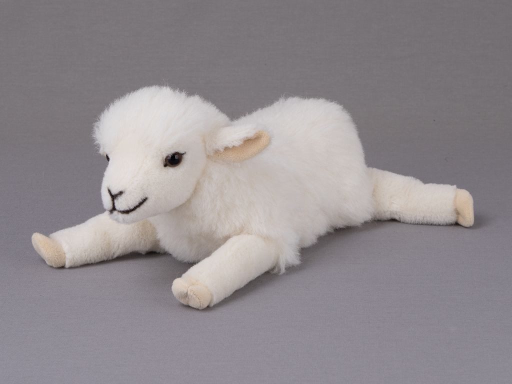 Kösen Kuscheltier Lämmchen Fee 30cm weiß liegend Plüschschaf