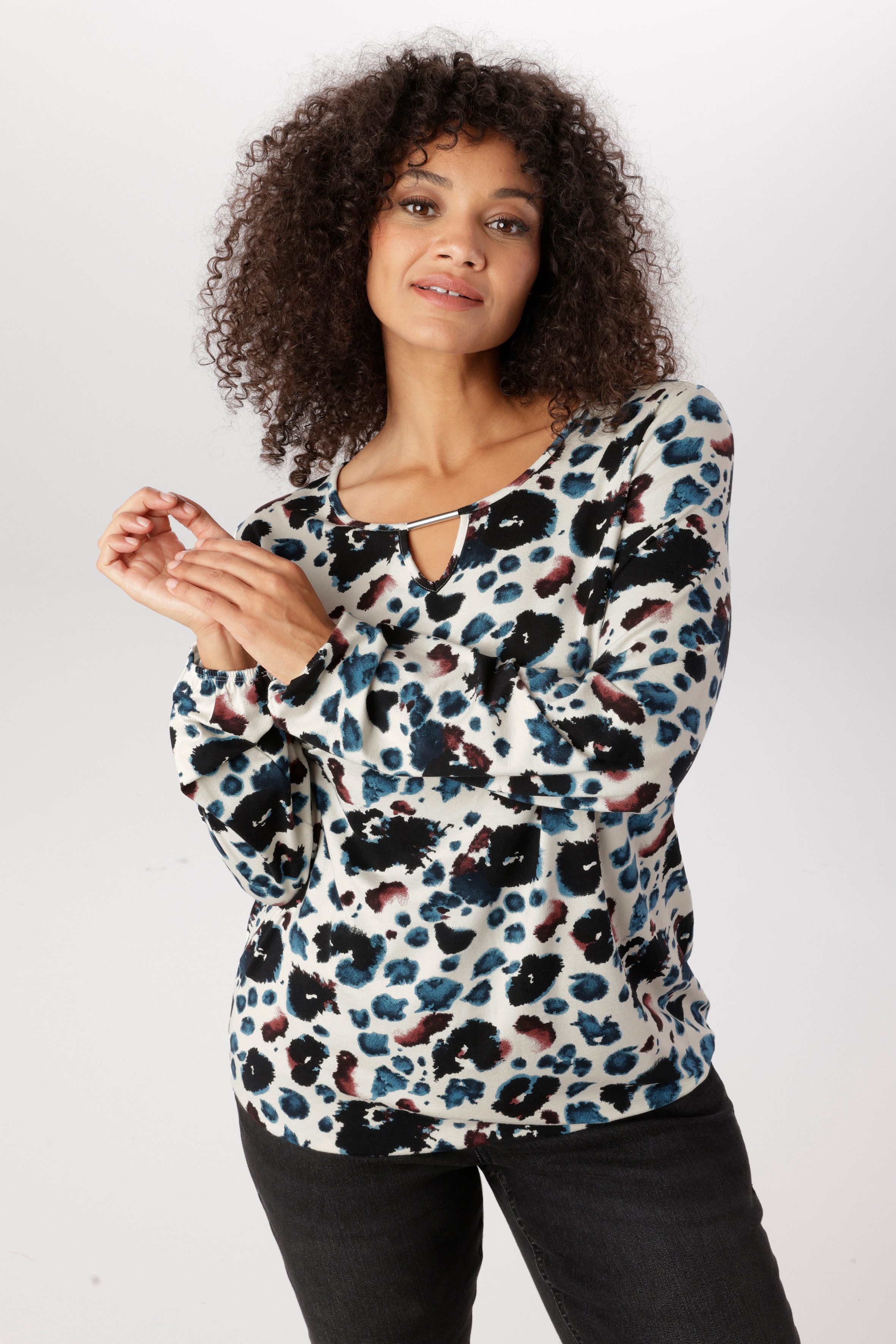 Aniston PLUS Langarmshirt mit silberfarbenem Schmuckstäbchen - NEUE KOLLEKTION. € 34,99, (€ 34,99 pro 1 Stk).