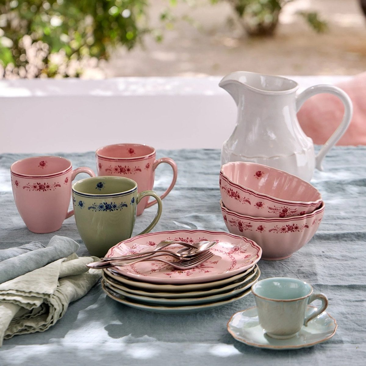 Costa Nova Tasse mit Henkel Vila, Rosa-Rot, 9,7 x 10,7 cm, 41 cl, Costa Nova, 1-tlg., Keramik, ⌀ ca. 9,7 cm, Höhe ca. 10,7 cm, Fassungsvermögen ca. 41 cl