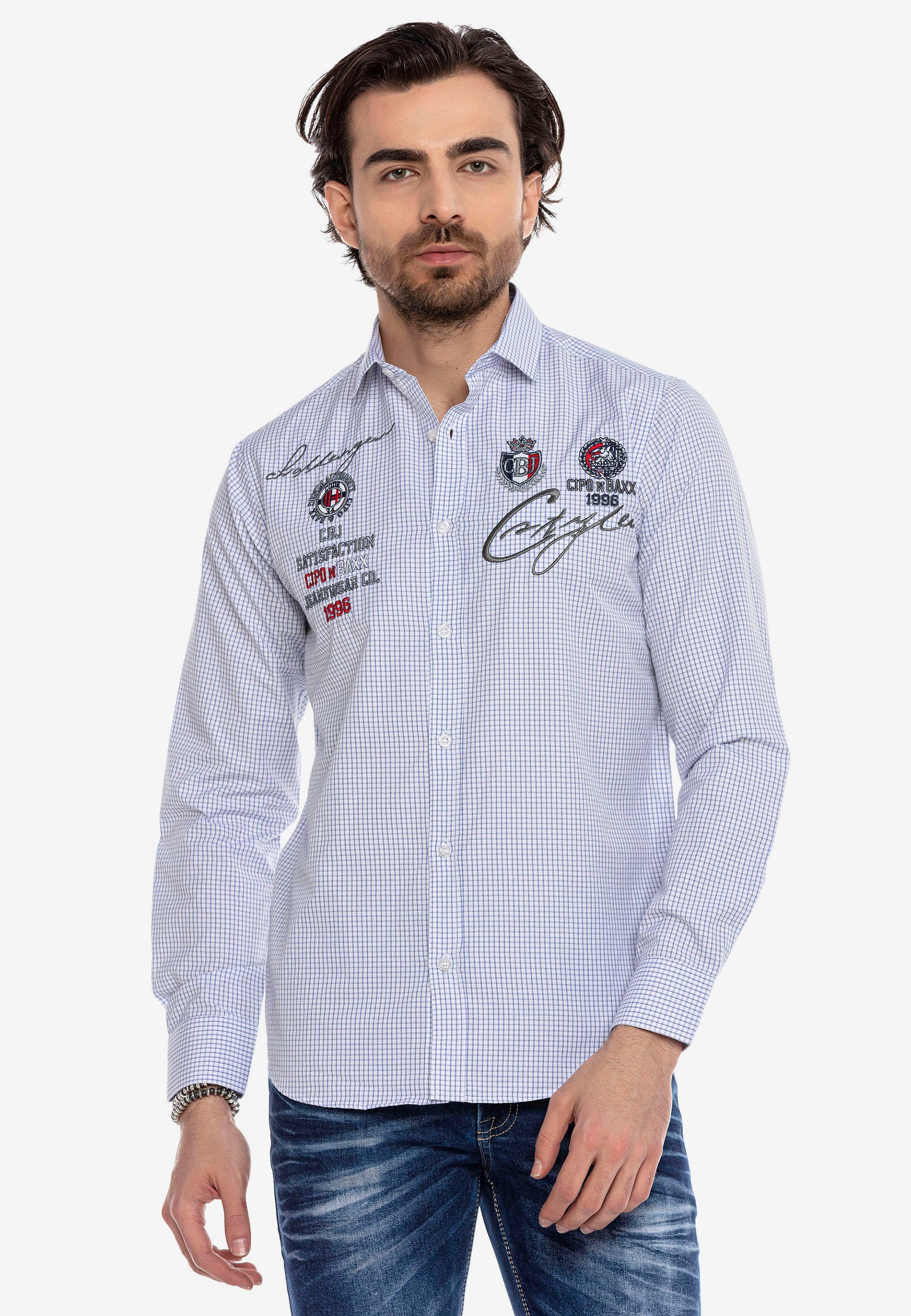 Cipo & Baxx Langarmhemd mit trendigen Stickereien, Klassischer Hemdkragen  und lange Knopfleiste