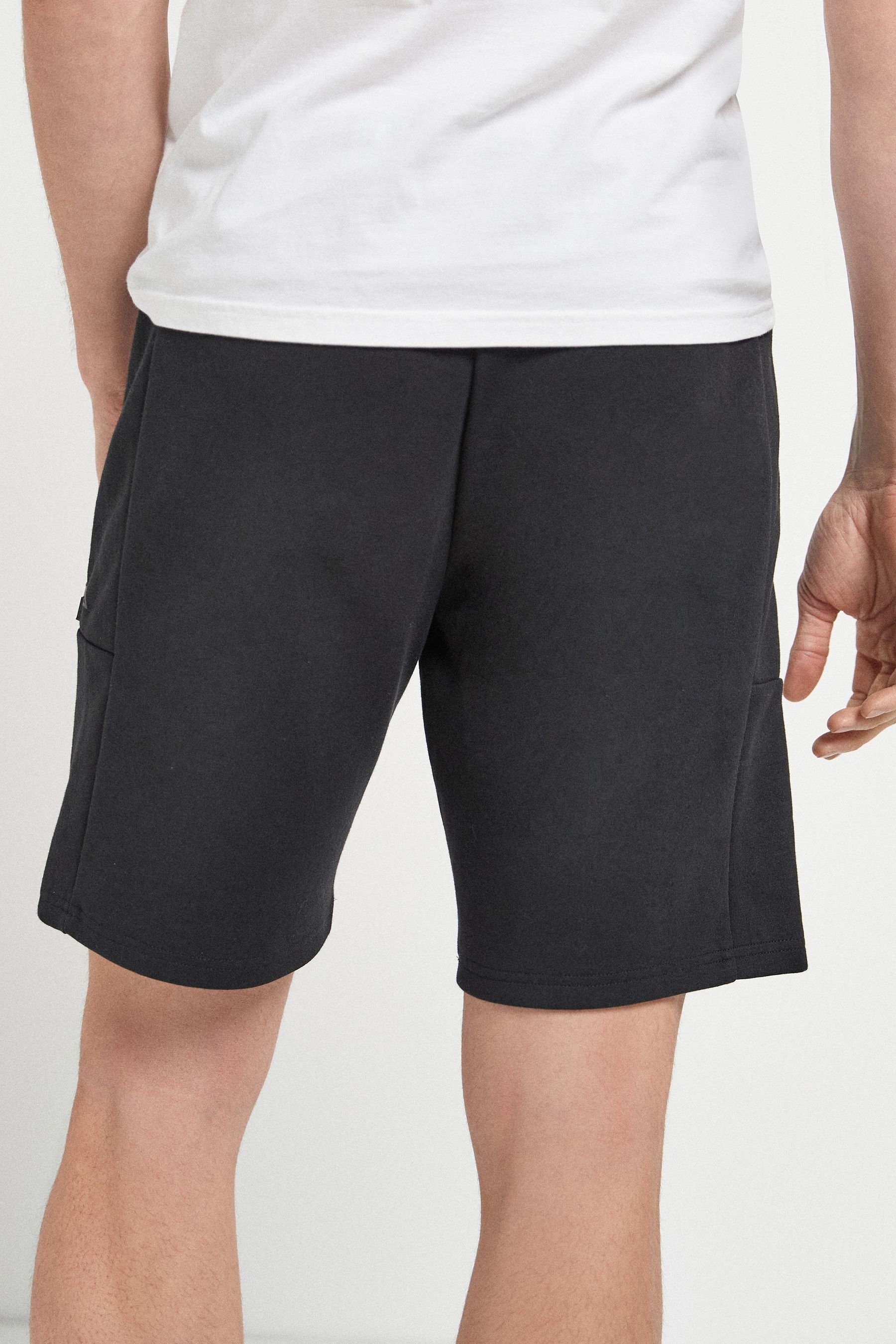 Reißverschlusstaschen Sweatshorts mit (1-tlg) Black Jersey-Shorts Next