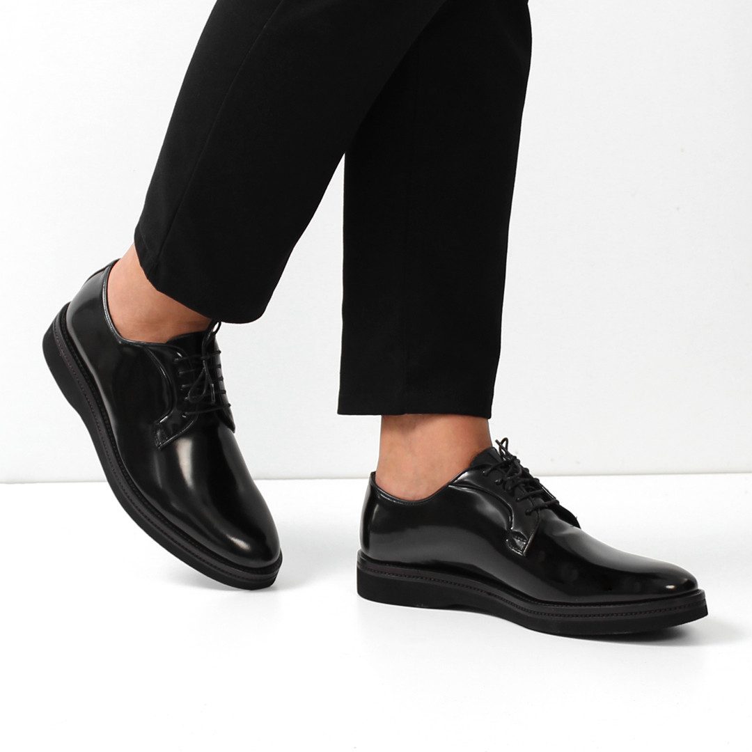 Celal Gültekin Elegant leather derby shoes – timeless style & high wearing comfort Lace-up shoe Timeless design with lightweight EVA sole and high comfort.