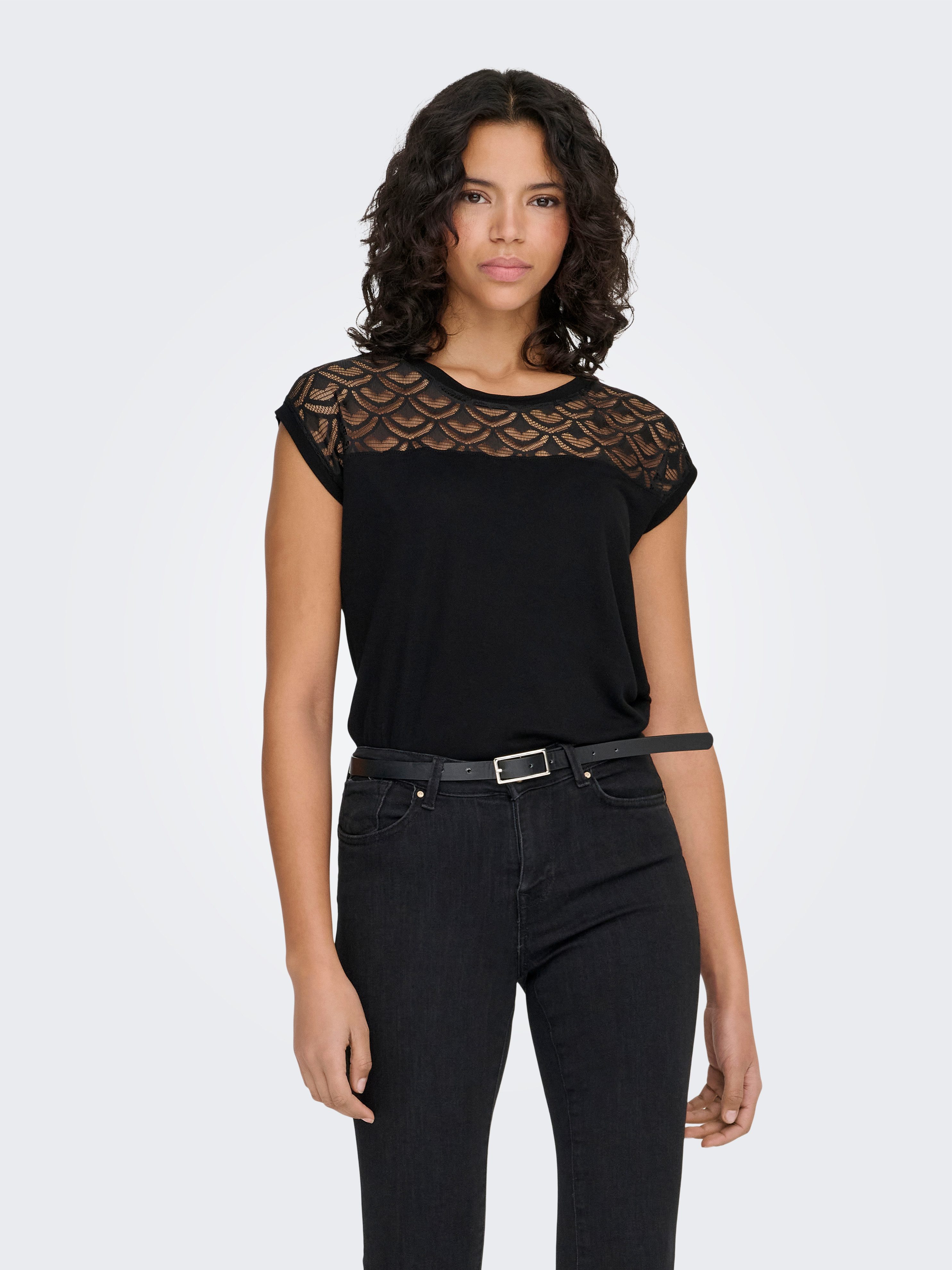 ONLY Spitzenshirt ONLNICOLE – Spitzendetails für eleganten Auftritt im Alltag figurbetont, Jersey, Viskose, Rundhals, unifarben – Bild 5 von 5