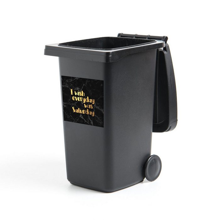 MuchoWow Wandsticker Zitat - Wochenende - Gold - Marmor (1 St) Mülleimer-aufkleber Mülltonne Sticker Container Abfalbehälter