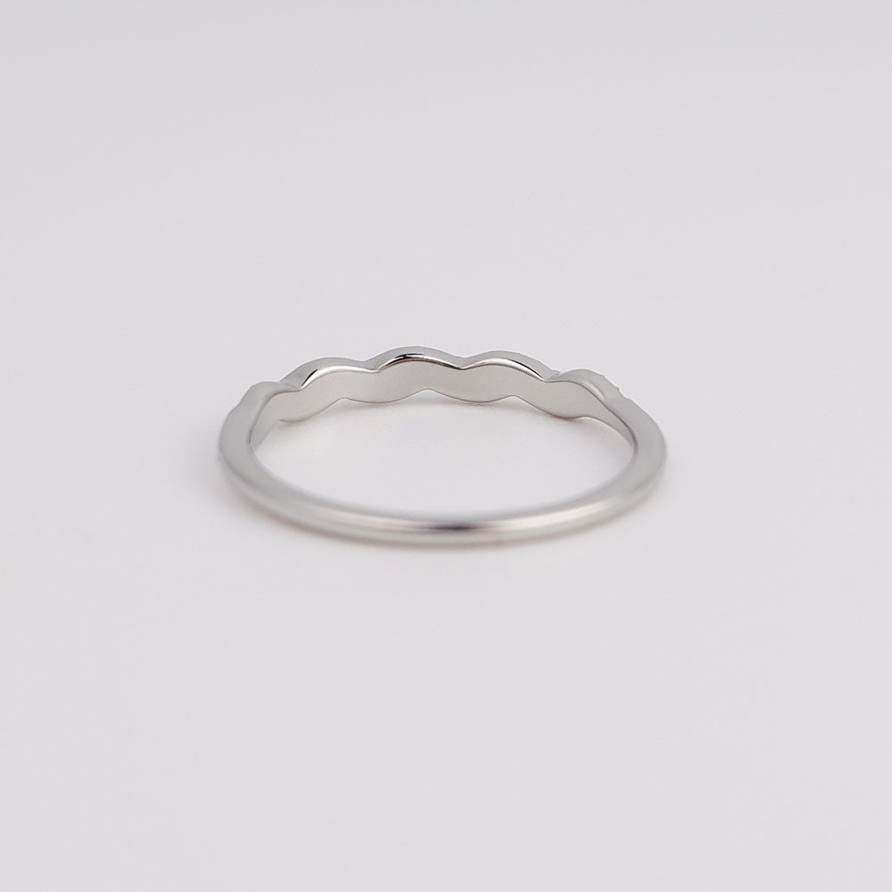 SHELAGO Fingerring aus Edelstahl mit Zirkonia Steinchen (1 Ring, inkl. Schmuckverpackung), femininer Ring in den Größen US 6–9 & Silber oder vergoldet