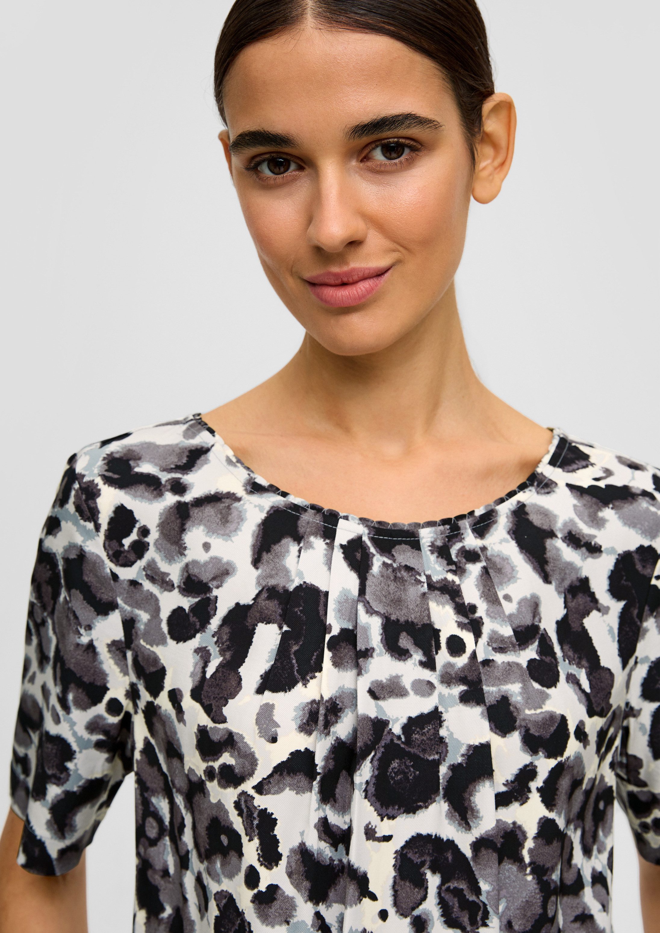 s.Oliver Kurzarmbluse Bluse Gemusterte Bluse aus Twill