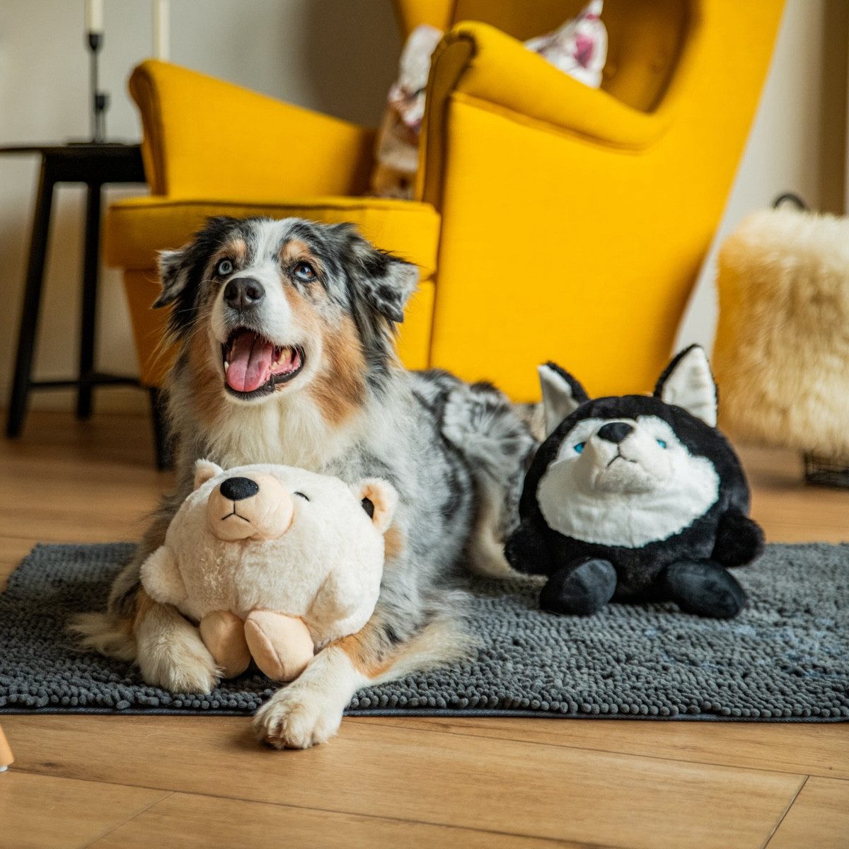 Wolters Tierkuscheltier Hundespielzeug Plüschball Ella Eisbär günstig online kaufen