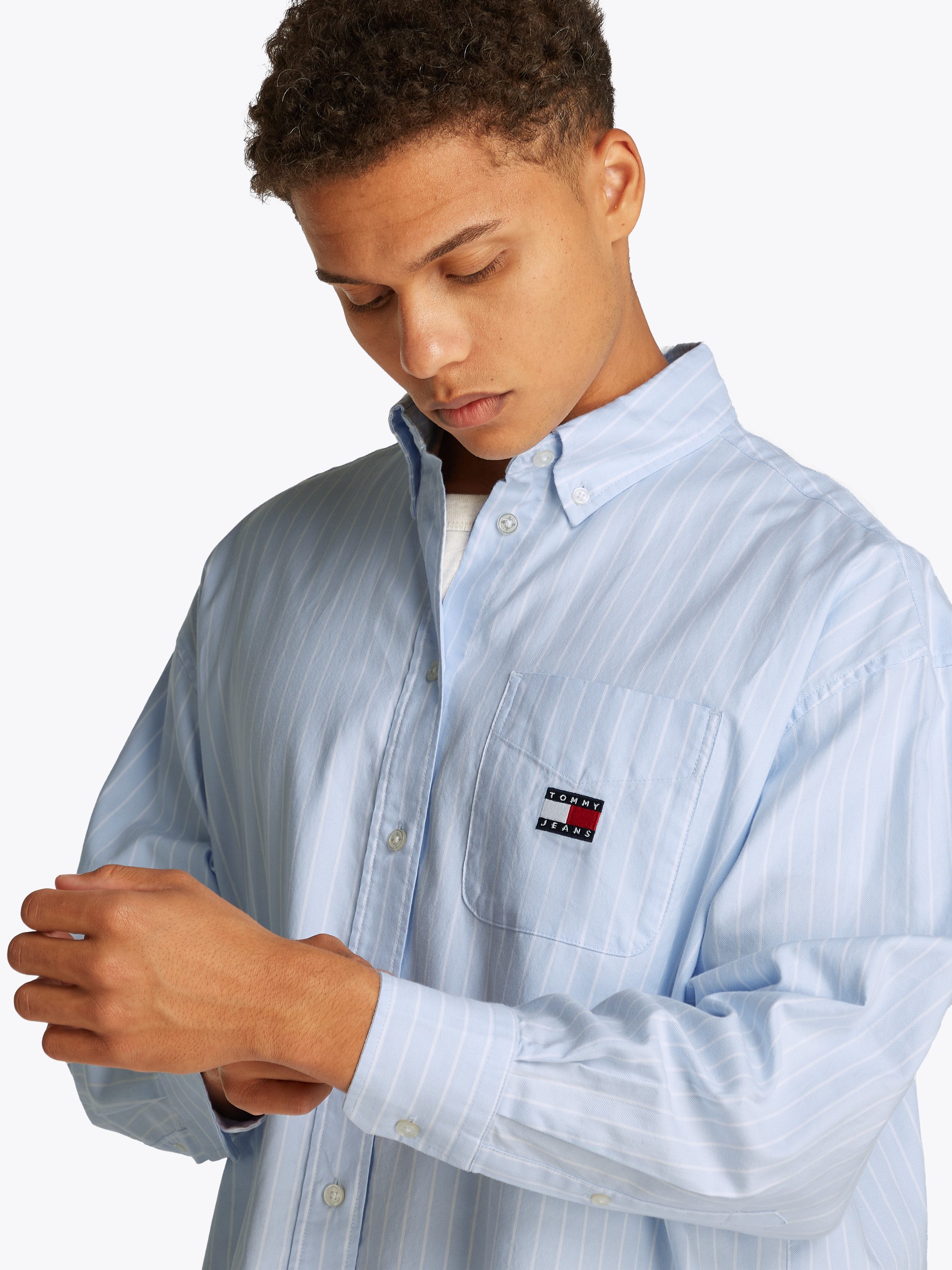 Tommy Jeans Curve Hemdbluse TJW OVS BADGE OXFORD SHIRT EXT in Großen Größen günstig online kaufen