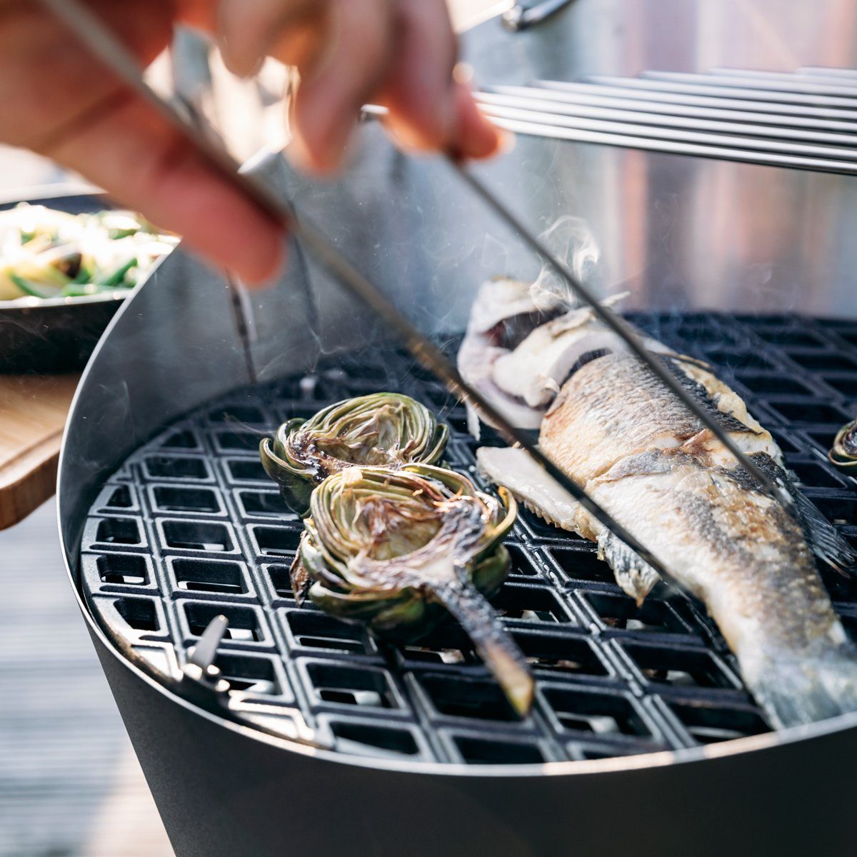 höfats Holzkohlegrill CONE Gussrost, zweiteiliger Grillrost mit Tropfblech für Fett, für schadstoffarmes Grillen, massiv und emailliert, rund, Zubehör für CONE Grill, Ø 46 cm, Stärke 2 cm