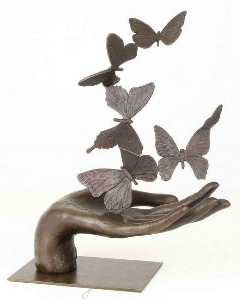 Casa Padrino Dekofigur Casa Padrino Designer Skulptur Hand mit Schmetterlinge Bronze 26,7 x 13,7 x H. 33,5 cm - Luxus Deko