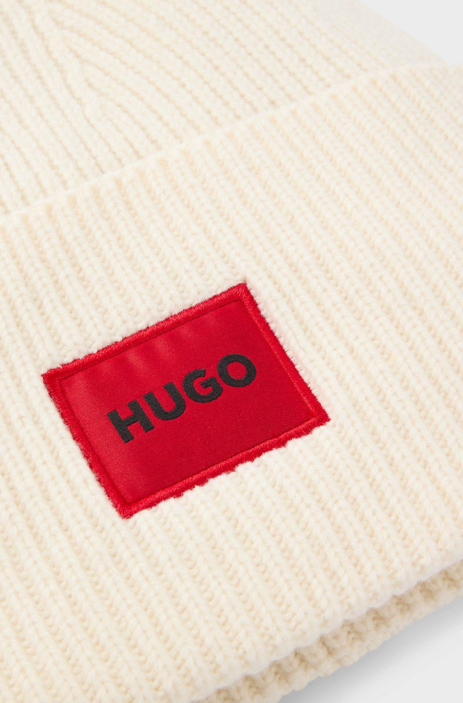 HUGO Strickmütze Saffa mit rotem Logo-Aufnäher (keine Angabe, 1-St)