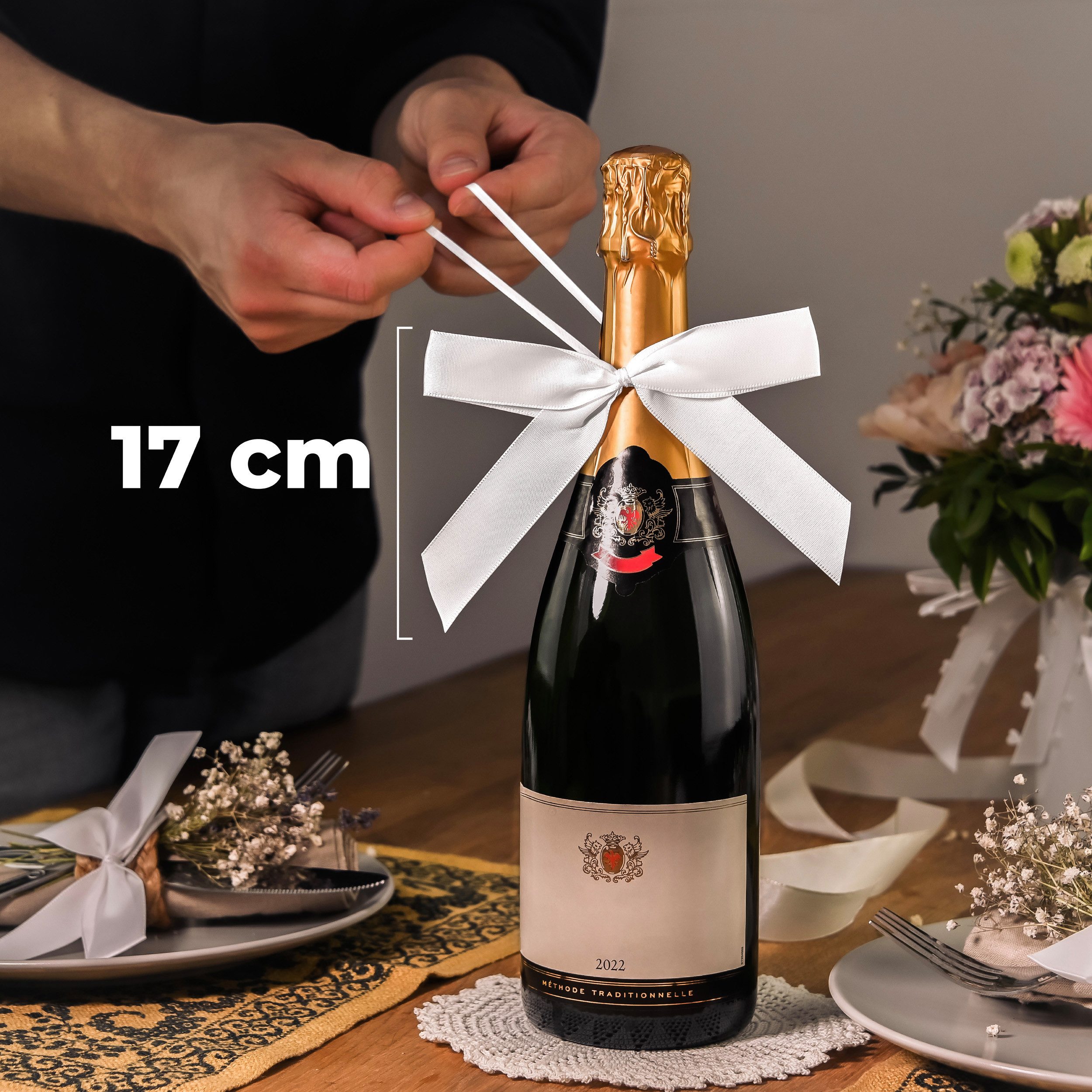 Praknu Dekoobjekt 50 Antennenschleifen Weiß Hochzeit (Set, 50 St), Handgemacht mit Satin Band I Hochzeit Schleifen – Bild 4 von 5