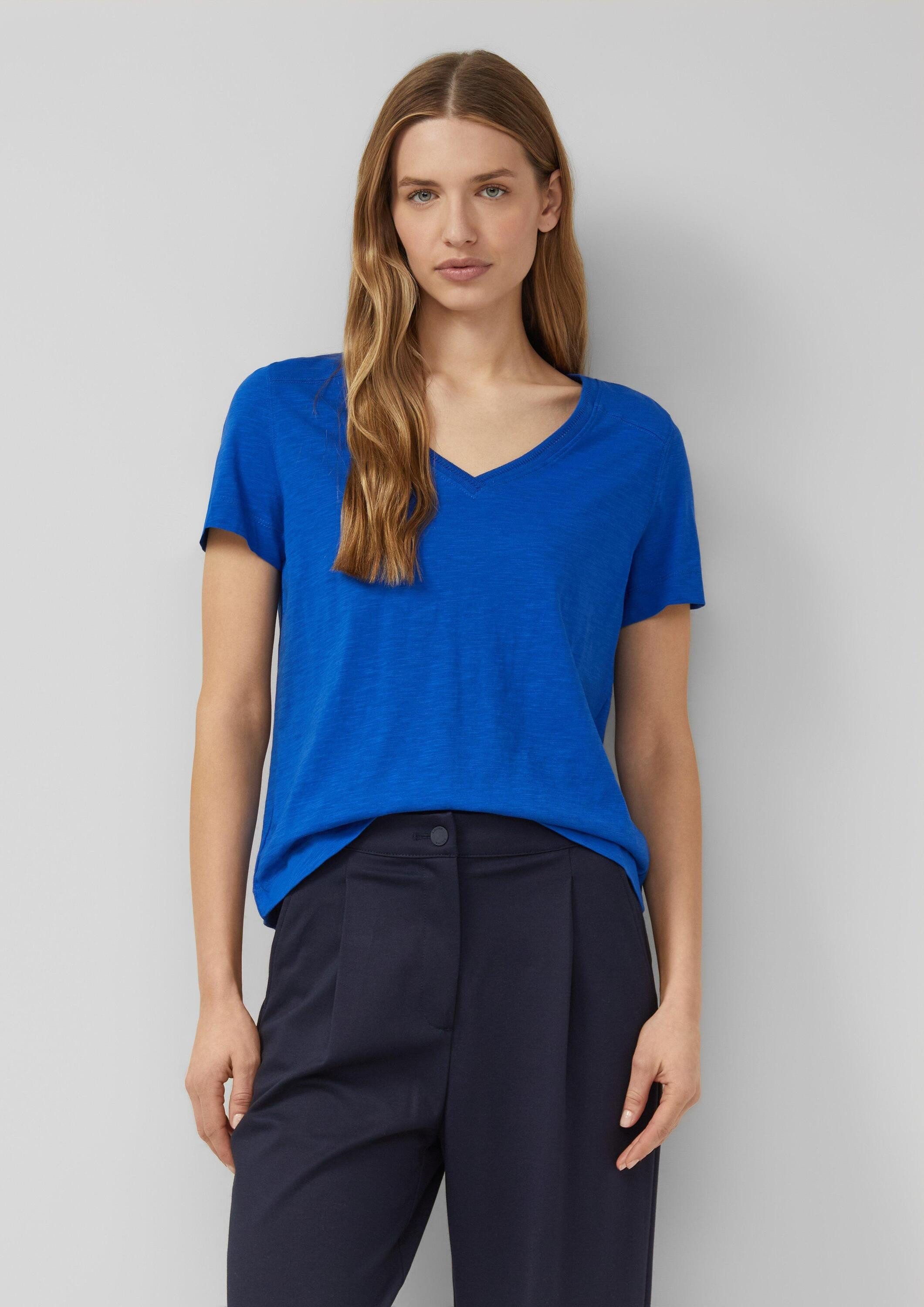 s.Oliver Kurzarmshirt T-Shirt Flammgarn-T-Shirt mit Ausschnitt-Detail