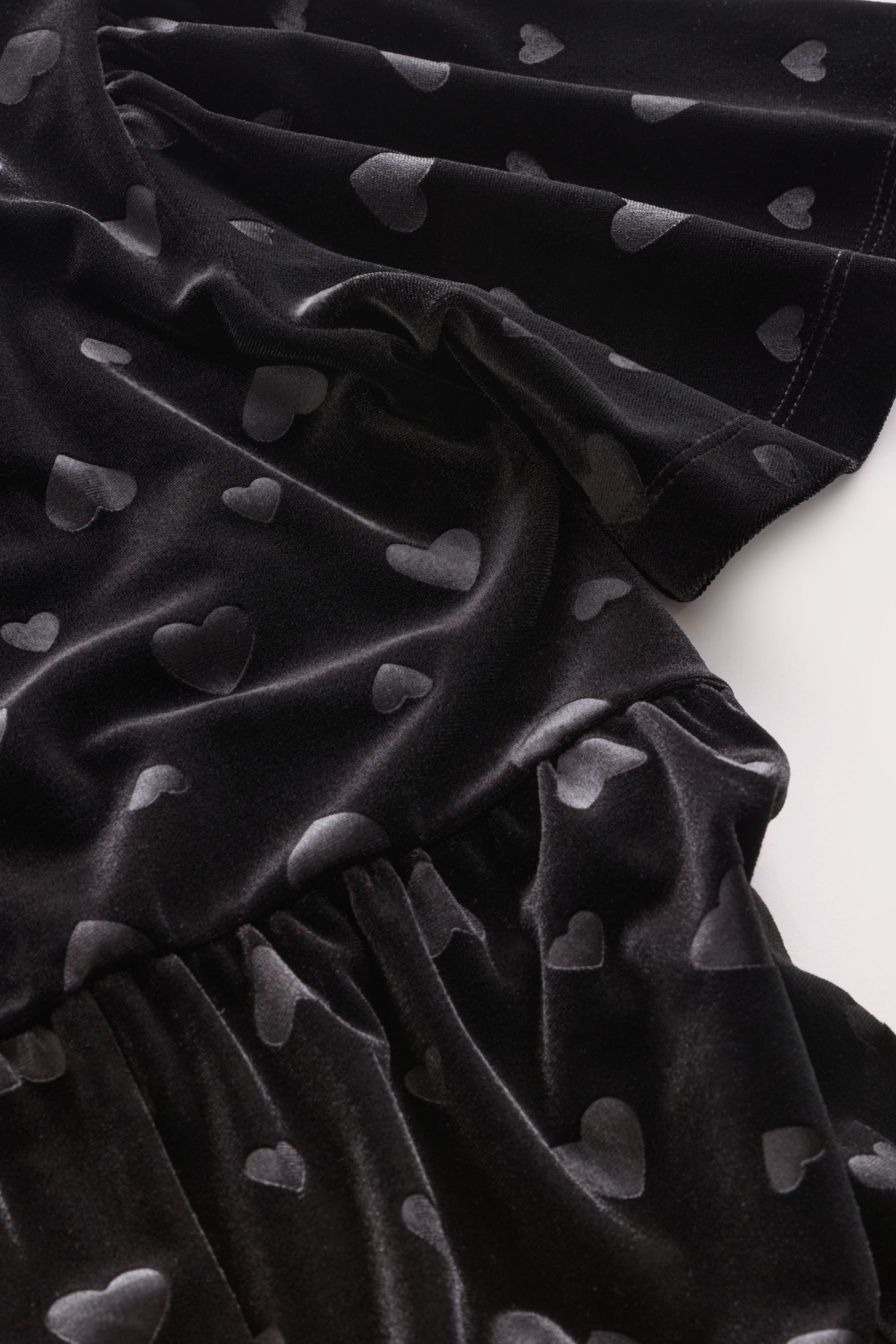 Next Jumpsuit Velours-Jumpsuit mit Herzprägung (1-tlg)