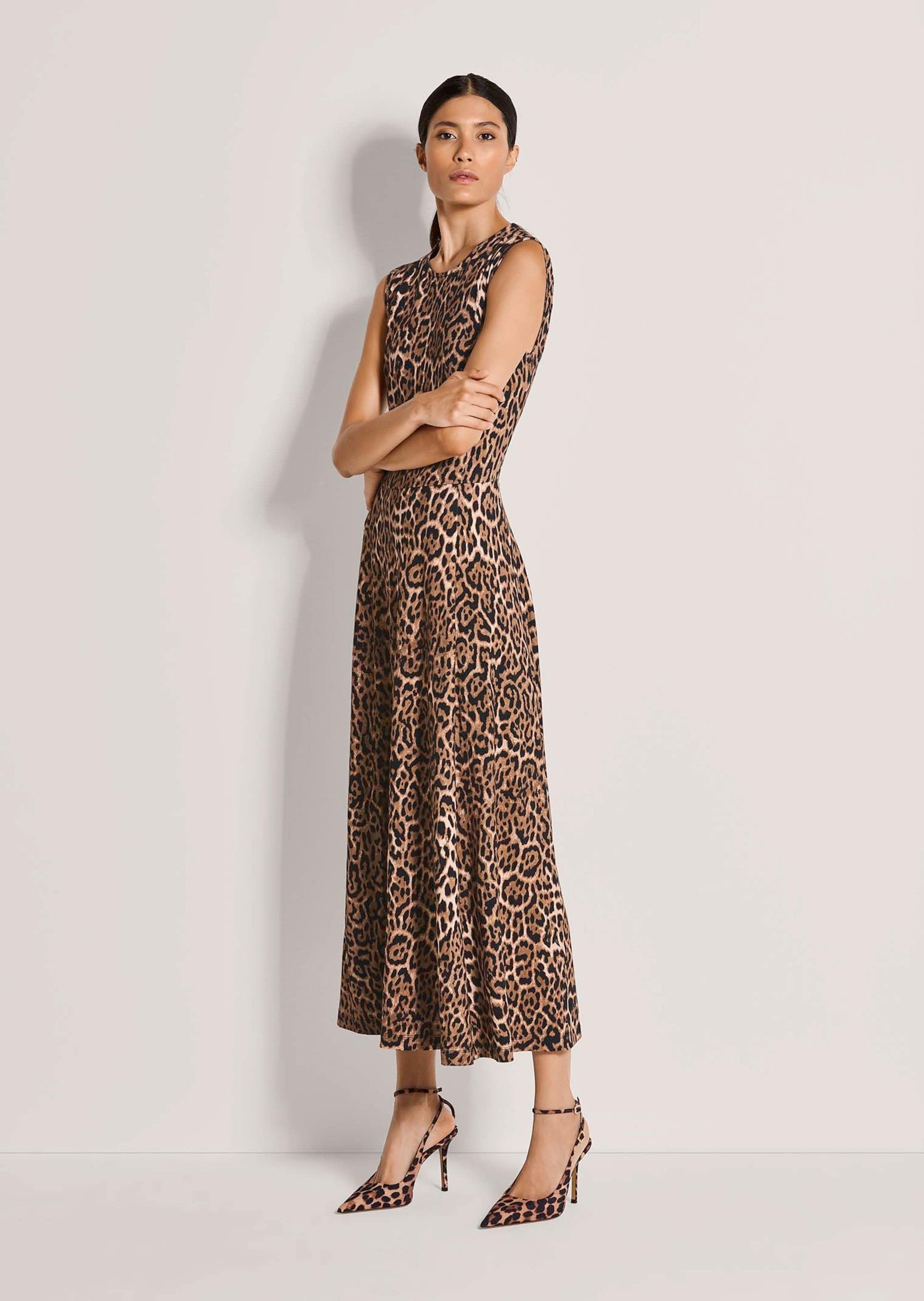 MADELEINE Maxikleid Sommerkleid mit Animalprint Jerseykleid mit Rundhals, ohne Arm und Knielänge