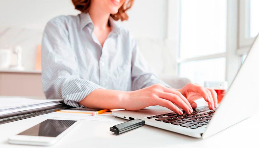 ADATA Elite UE800 512 GB USB-Stick (USB 3.1, Lesegeschwindigkeit 1000 MB/s)