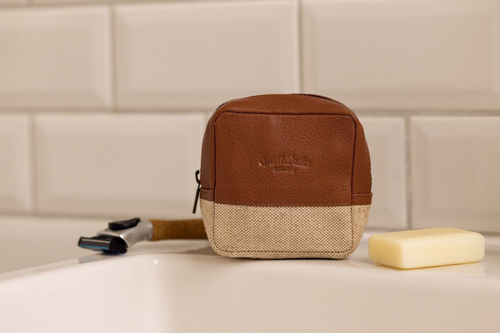 Gusti Leder Kulturbeutel Gusti Leder Waschtasche Clara (1-tlg)