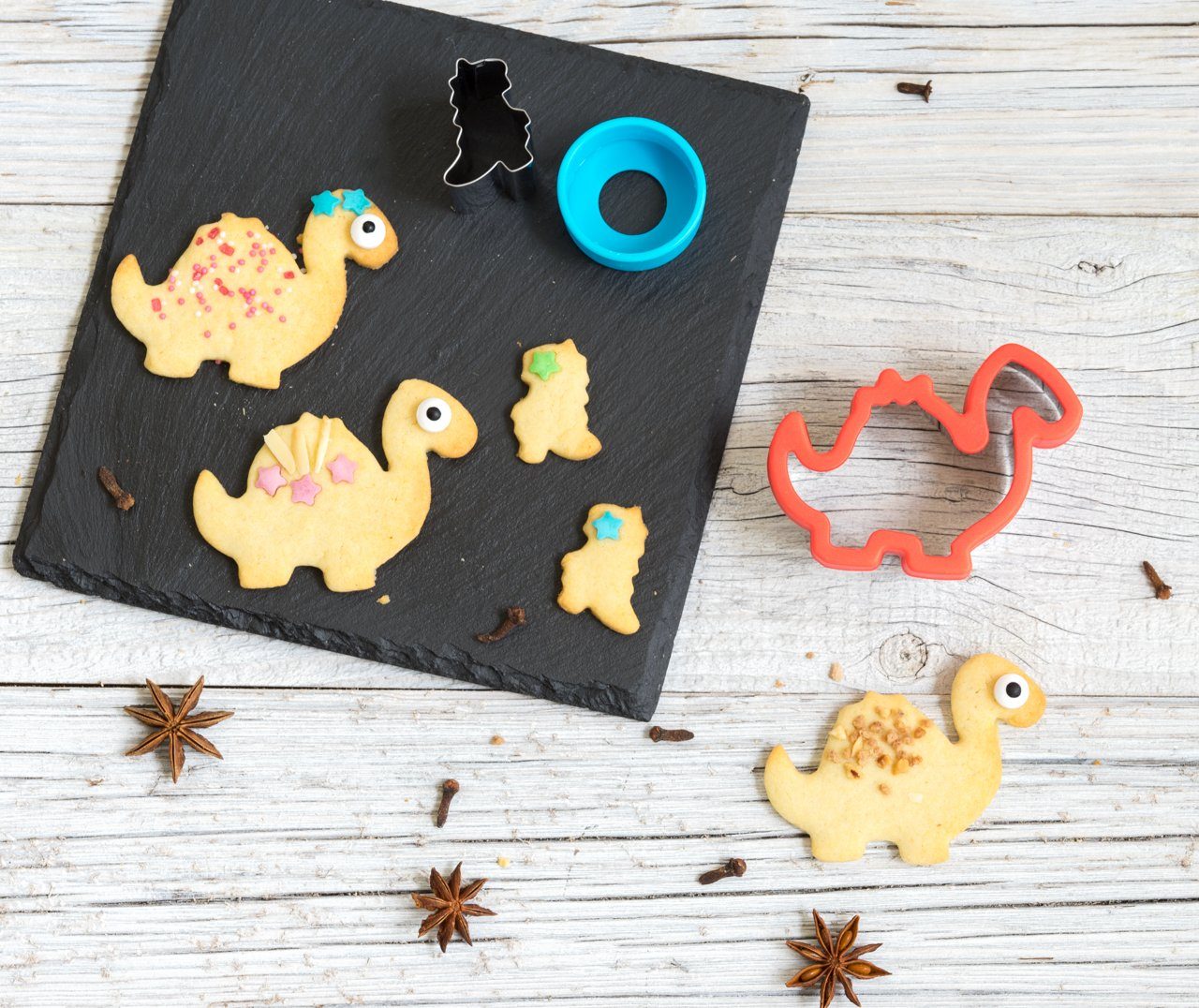LEKKABOX Ausstechform 4er Set Dinos - Edelstahl Ausstecher für Brot Gemüse Obst Plätzchen, Hervorragend zum Ausstechen von Käse, Obst, Gemüse & Co. – Bild 4 von 5