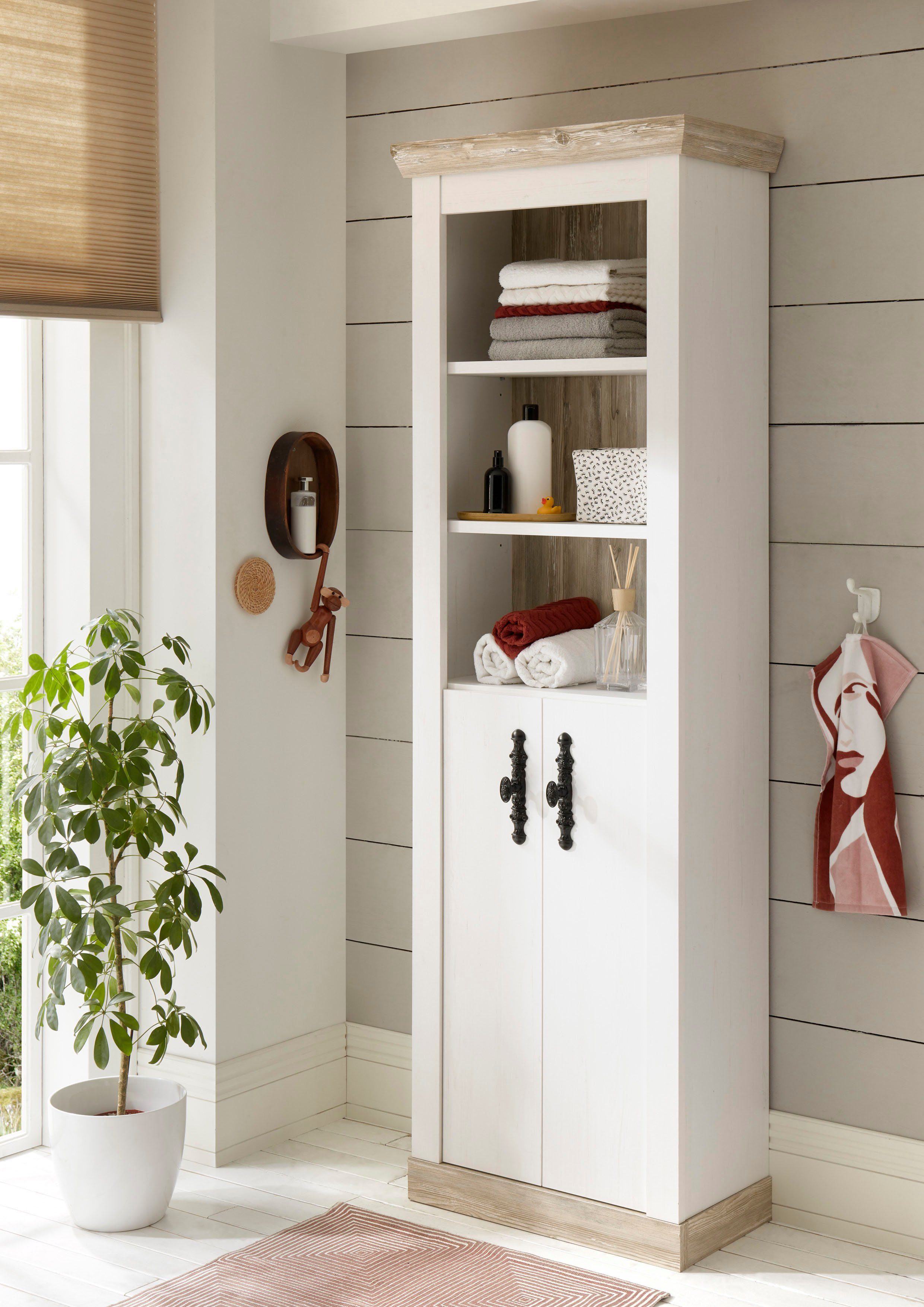 Home affaire Hochschrank Florenz, Badschrank im Landhausstil, Schrank mit Metallgriffen in Pinie Weiß, offene Fächer und ausreichend Stauraum hinter Drehtüren – Bild 2 von 5
