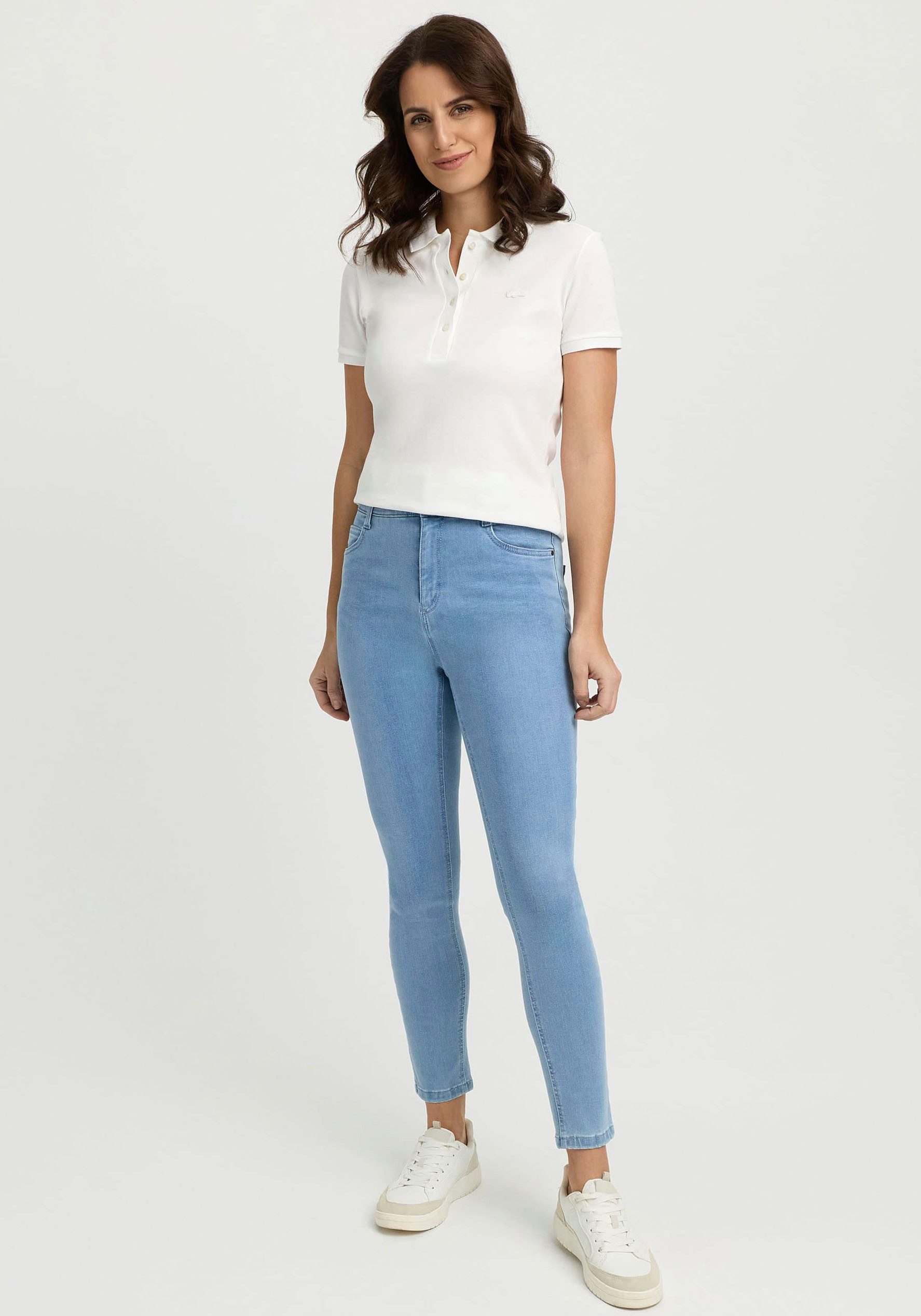wonderjeans Skinny-fit-Jeans in hellblauer Waschung