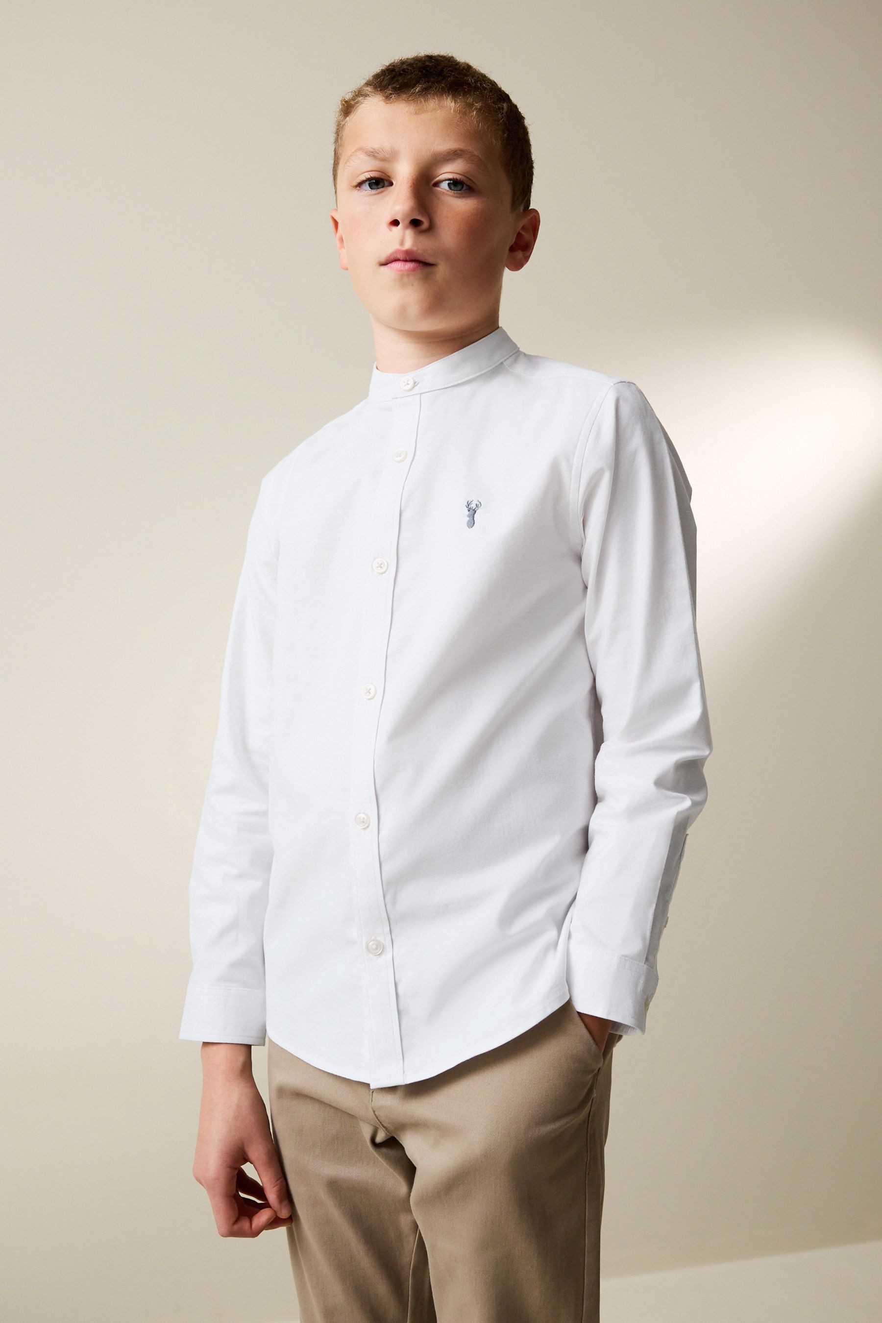 Next Langarmhemd Langärmeliges Oxford-Hemd mit Grandadkragen (1-tlg)