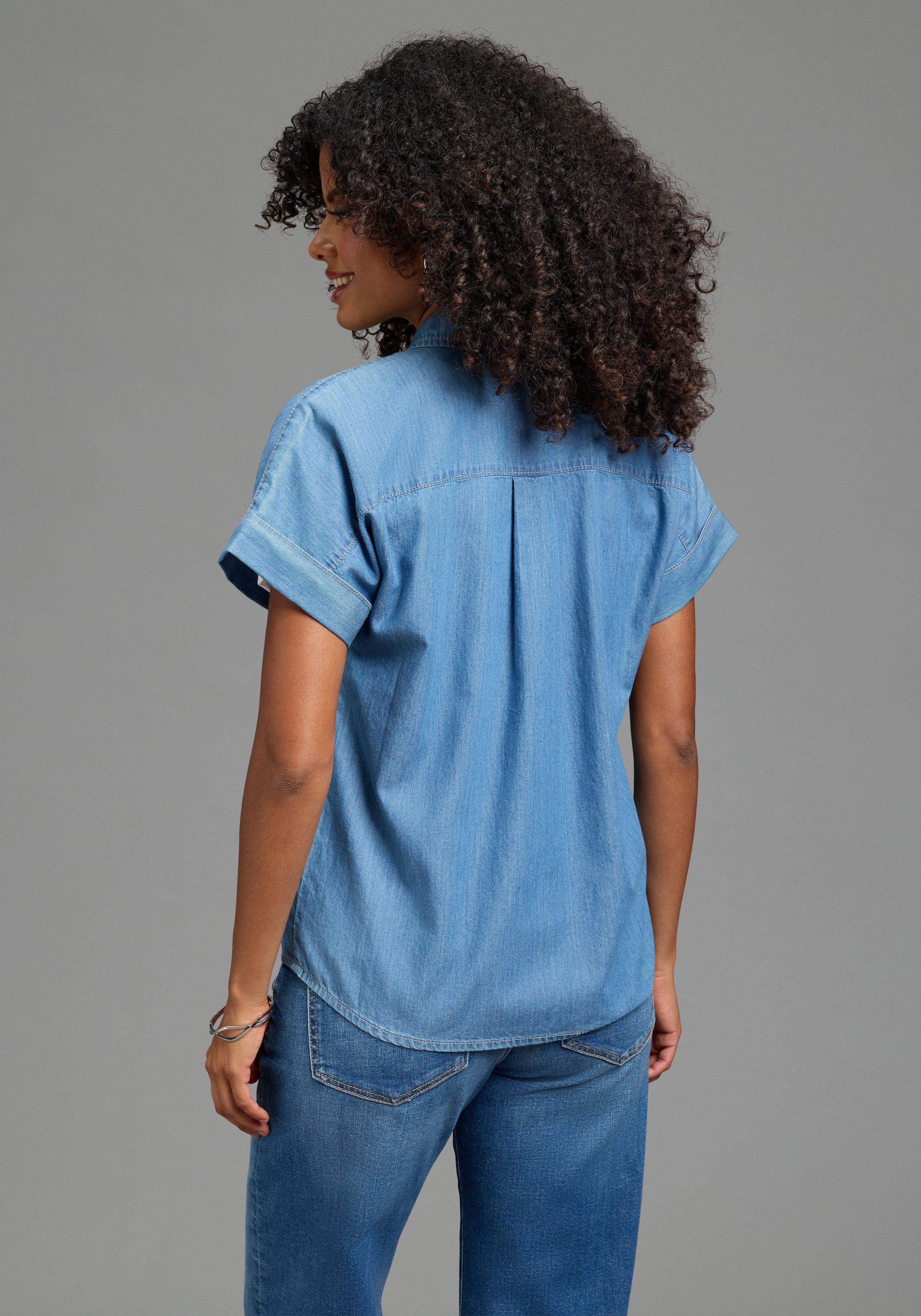 Arizona Jeansbluse halbarm mit Hemdblusenkragen, Comfort Fit, auch in großen Größen – Bild 3 von 5