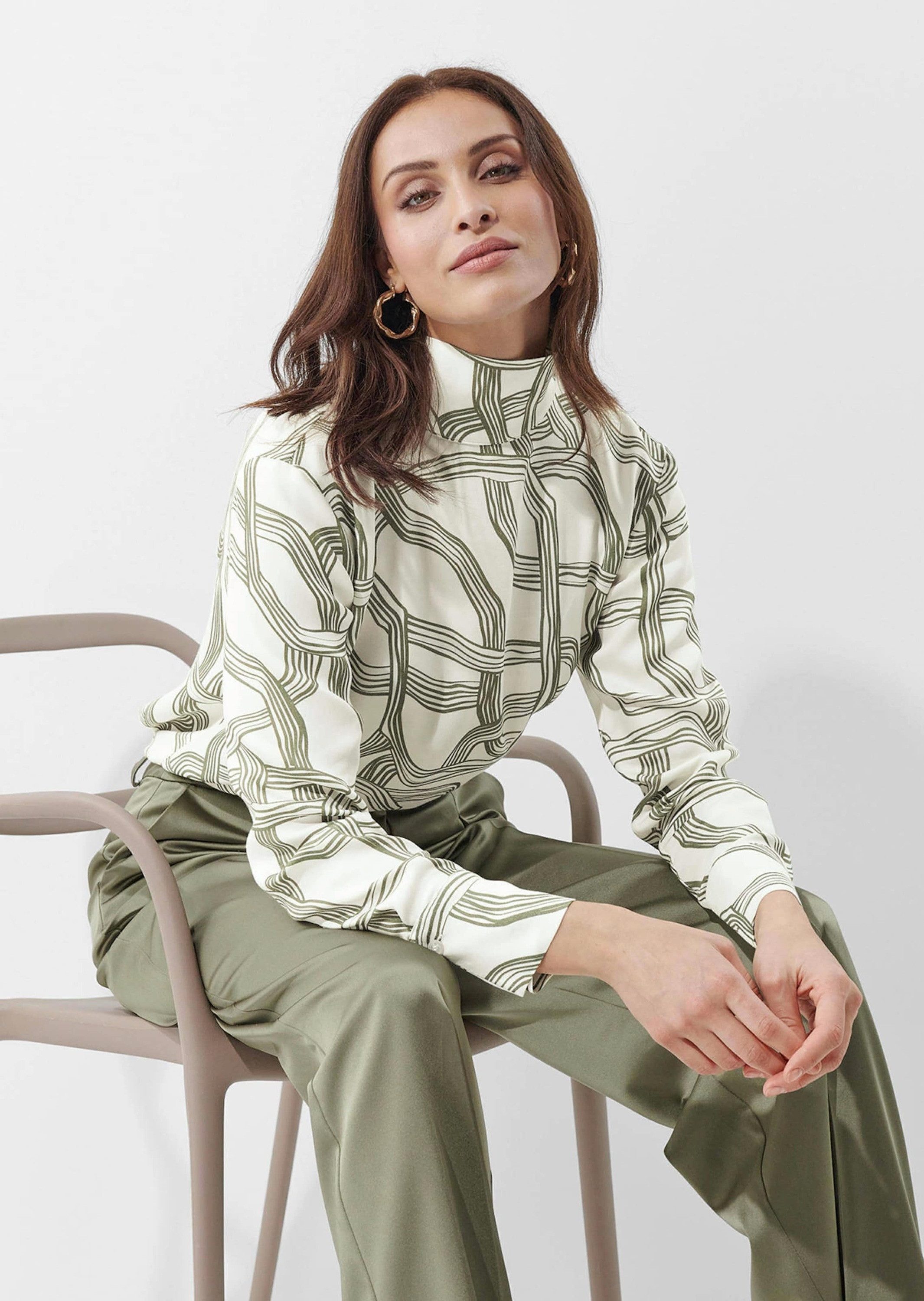 Alba Moda Schlupfbluse Elegante Satinbluse mit Bindeschleife Unifarbenes Modell mit Stehkragen und Bindeband im Nacken