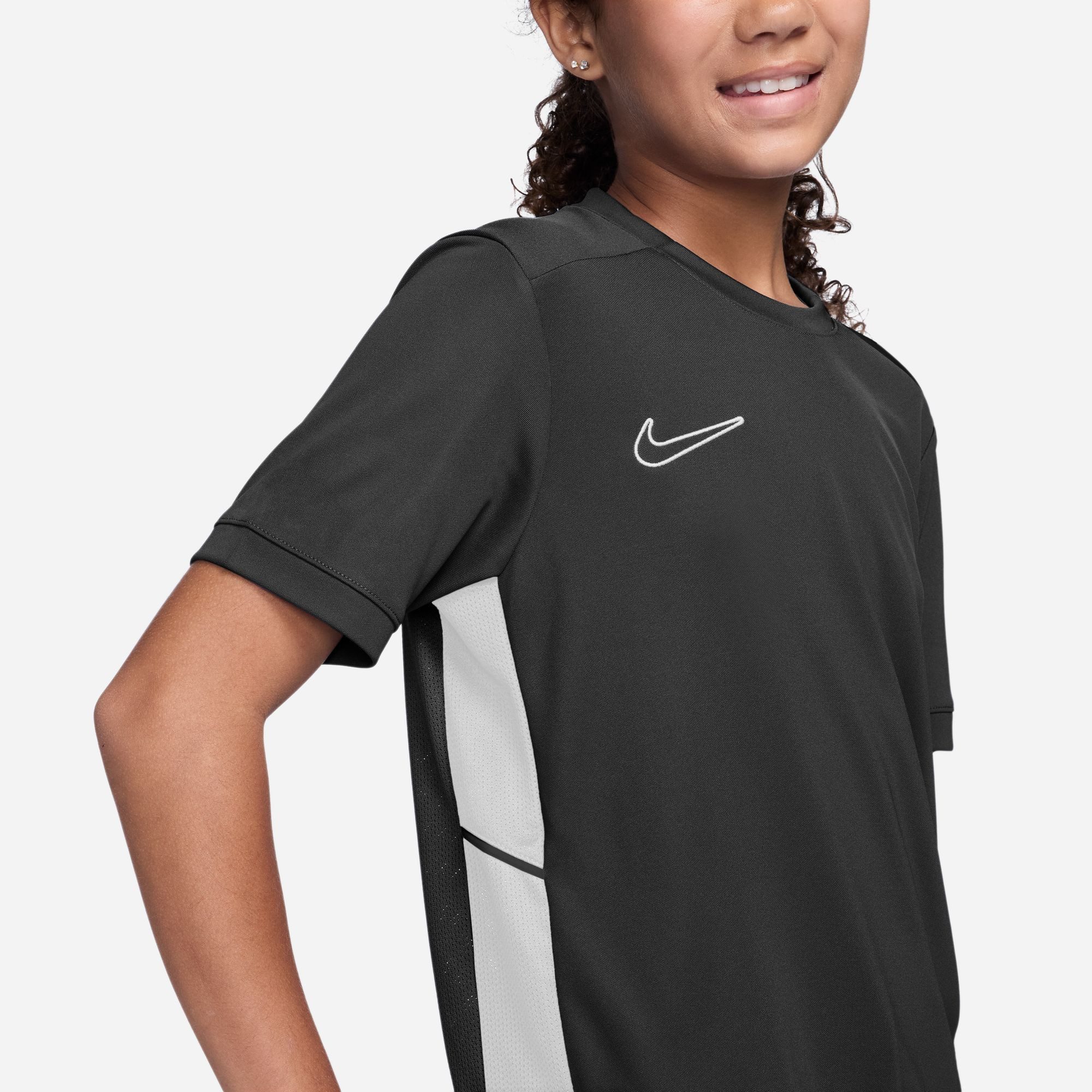 Nike Trainingsshirt G NK DF ACD25 TOP SS -PD für sportliche Aktivitäten, atmungsaktiv, schnell trocknend