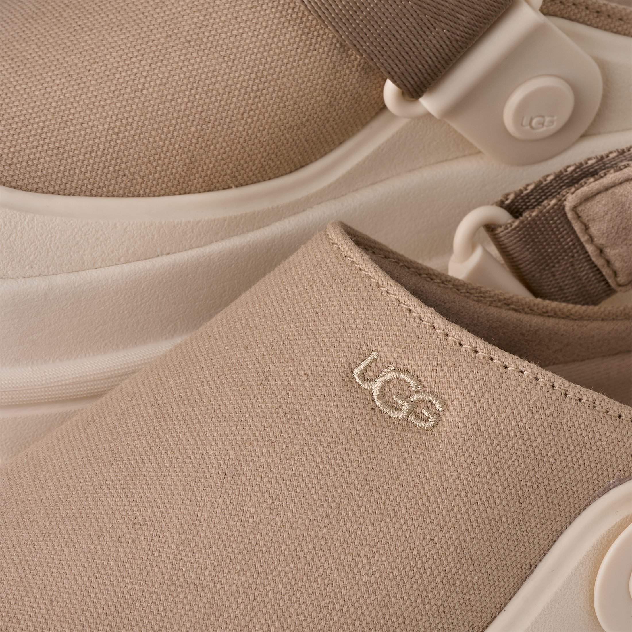 UGG GOLDDENGLOW CANVAS CLOG Clog Sabot, Schlupfschuh mit schwenkbarem Fersenriemen