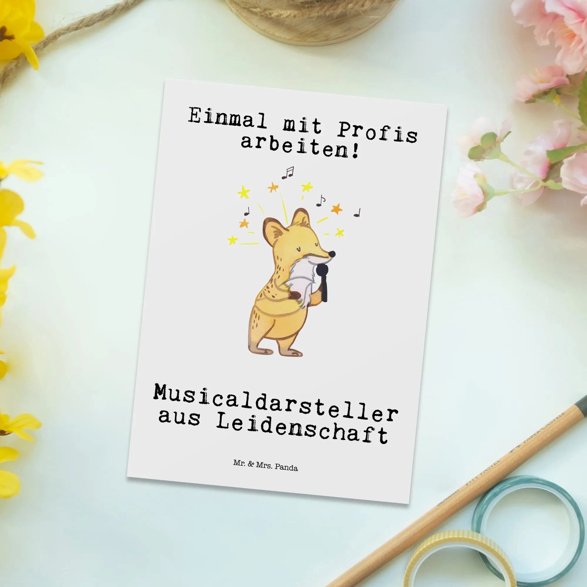 Thumbnail - Mr. & Mrs. Panda Postkarte Musicaldarsteller Leidenschaft - Weiß - Geschenk, Ansichtskarten, Dan, Glänzende Vorderseite