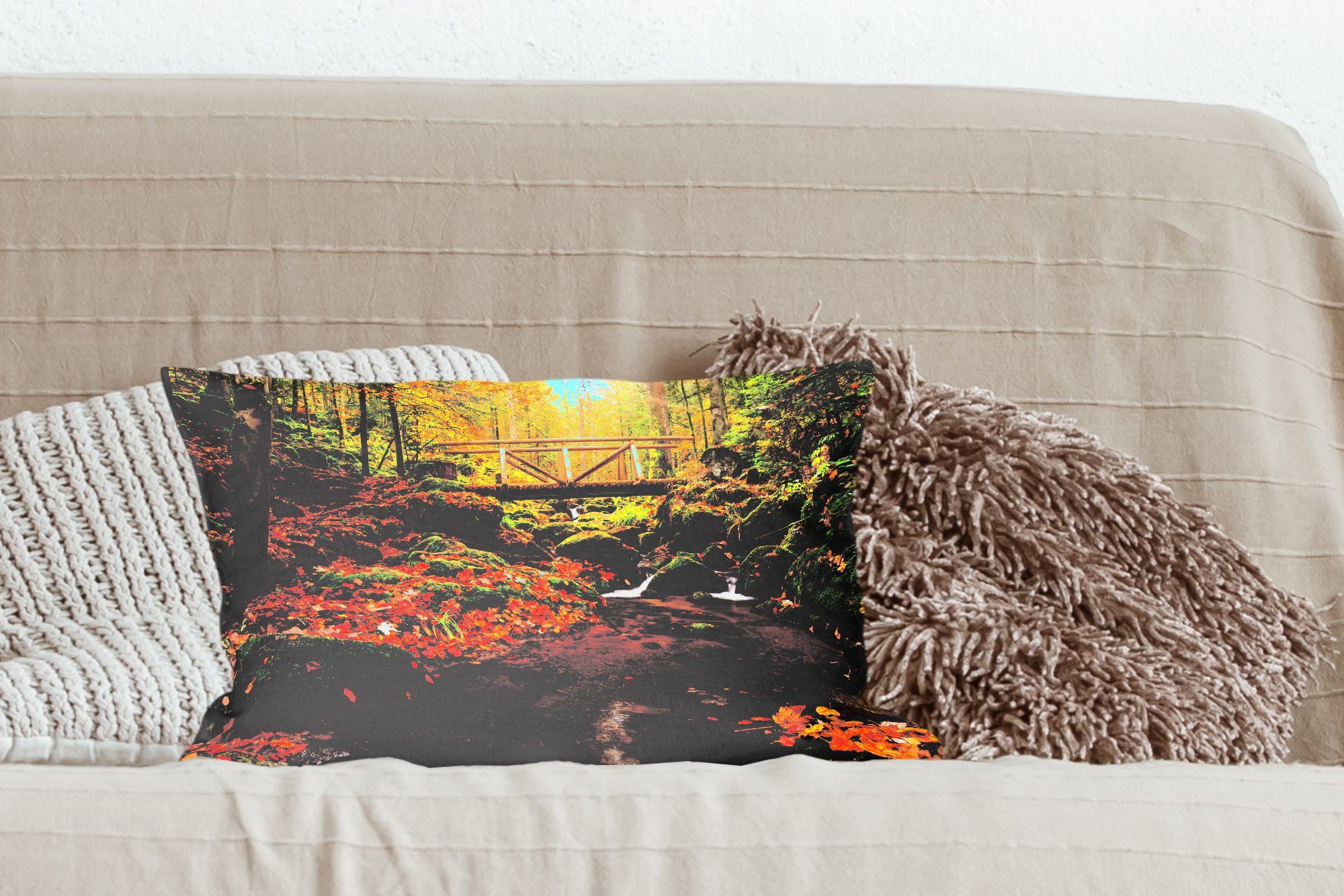 Dekoration, Füllung, Dekokissen Herbst, Deutschland mit Schwarzwald Wohzimmer im Schlafzimmer in Der MuchoWow Zierkissen, Dekokissen