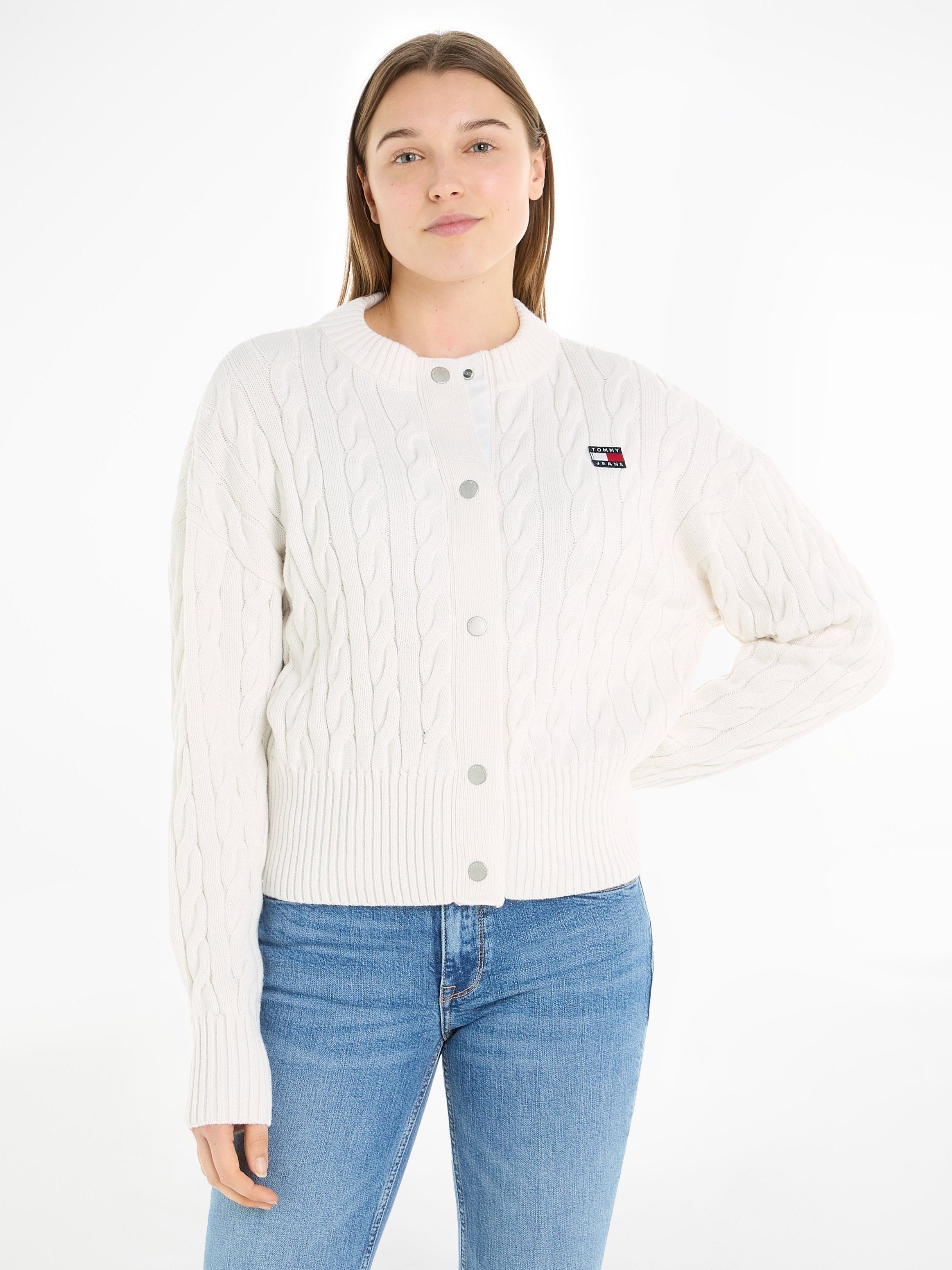 Tommy Jeans Strickjacke TJW BADGE CABLE CARDIGAN mit Tommy Jeans Logo-Badge Ancient White