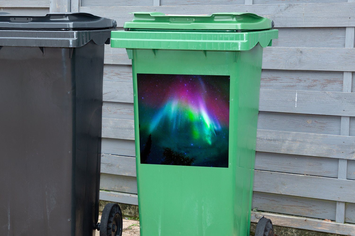MuchoWow Wandsticker Nordlichter - Container, Sternenhimmel Farben St), Mülltonne, - Sticker, (1 Mülleimer-aufkleber, Abfalbehälter
