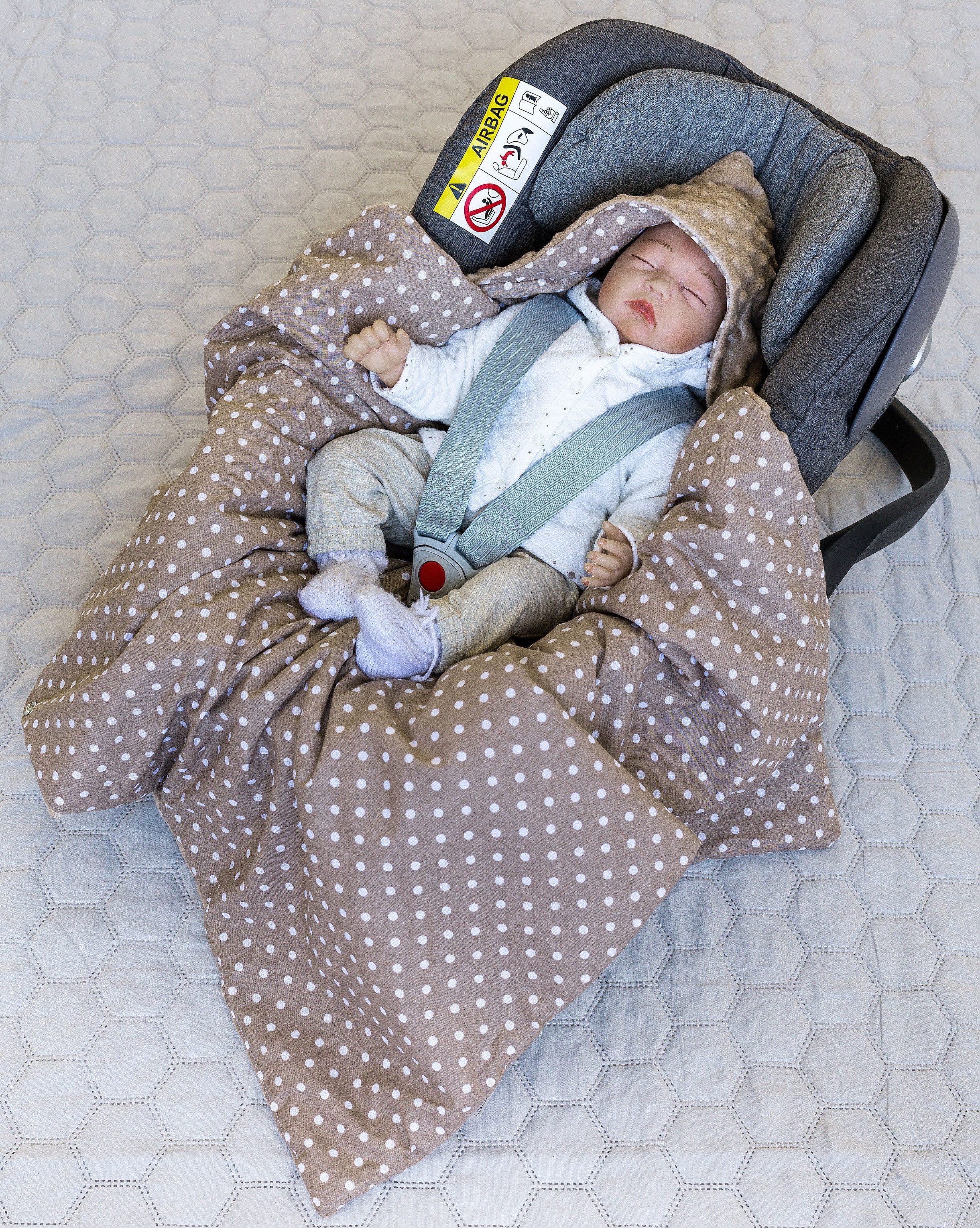 Loolay Babytrage BRAUN Einschlagdecke für Kinder Autositz und Babyschale Babytrage (90 x 90 cm MINKY/ Baumwolle Kuscheldecke Kinderwagendecke Babydecke, Neugeborene Babyausstattung PREMIUM Babyshower Geschenk), LOOLAY® - 100% Europäische Stoffe und Kleinserien-Nähen!