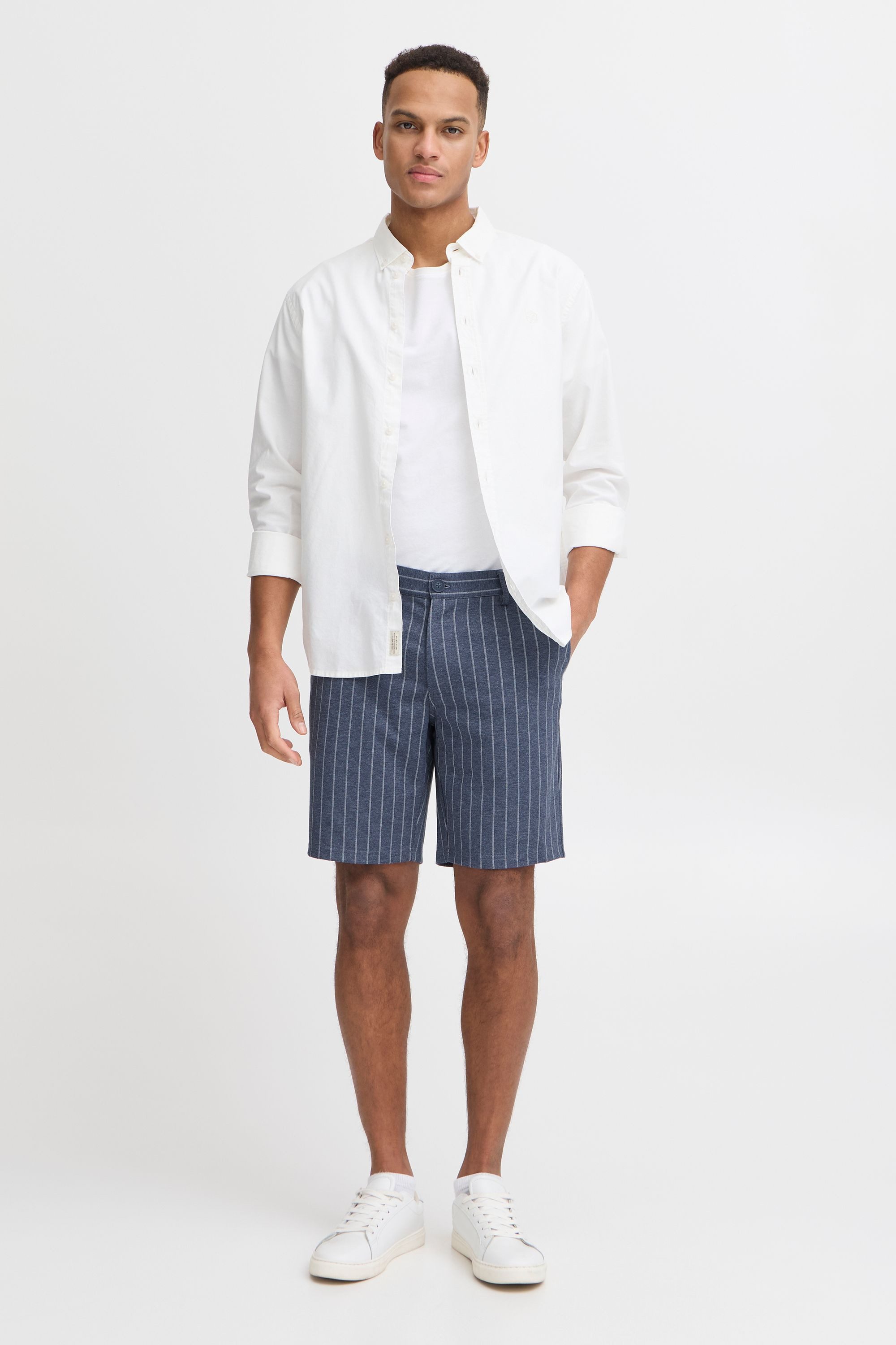 Blend Chinoshorts BHAmur Chino Shorts mit Nadelstreifen