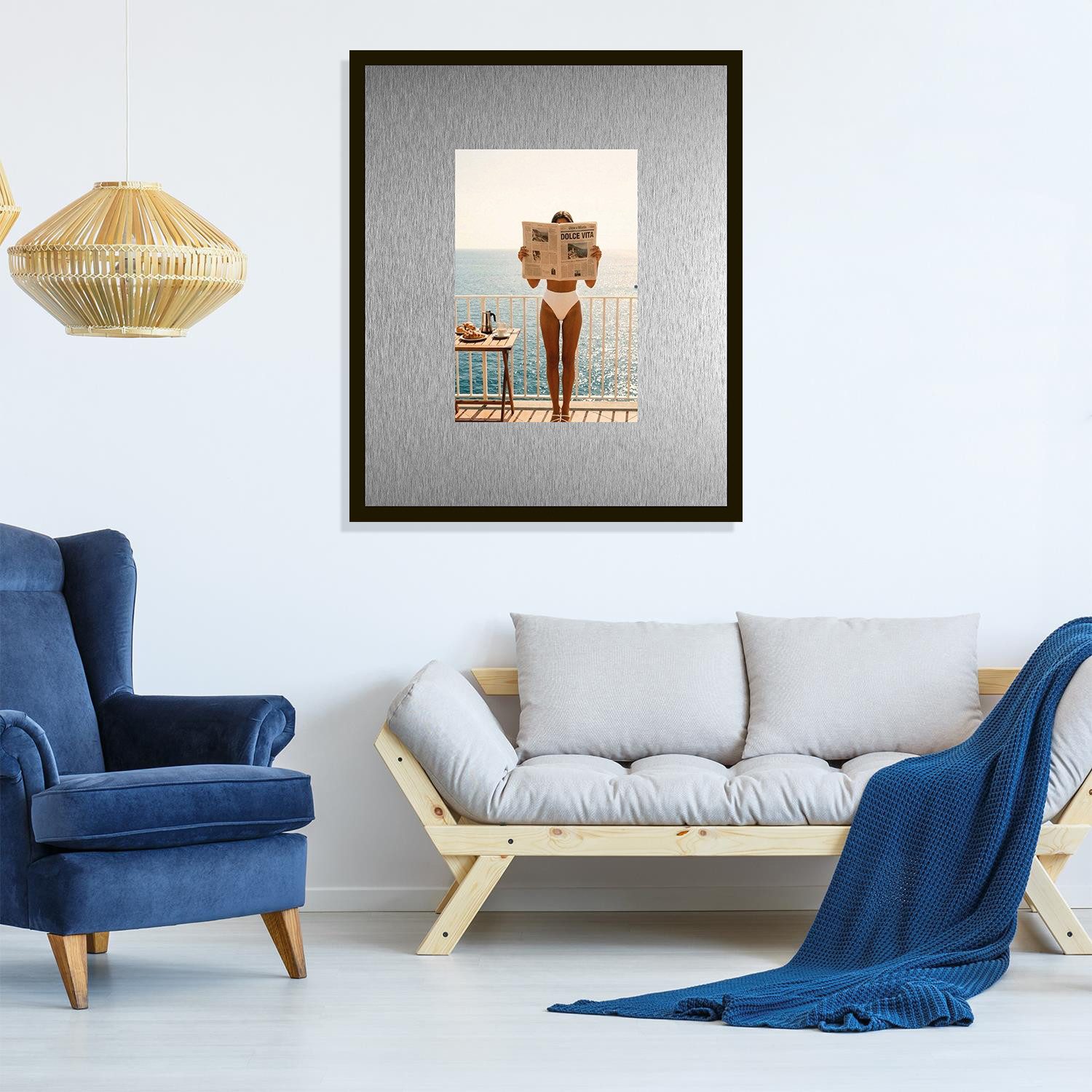 queence Bild Trend Wandbild, Wandkunst, Kunstdruck "Sommer in den 60igern", Fashion, Frau, Meer (1 St), inkl. Passepartout aus hochwertigem Aluminium und schwarzem Rahmen