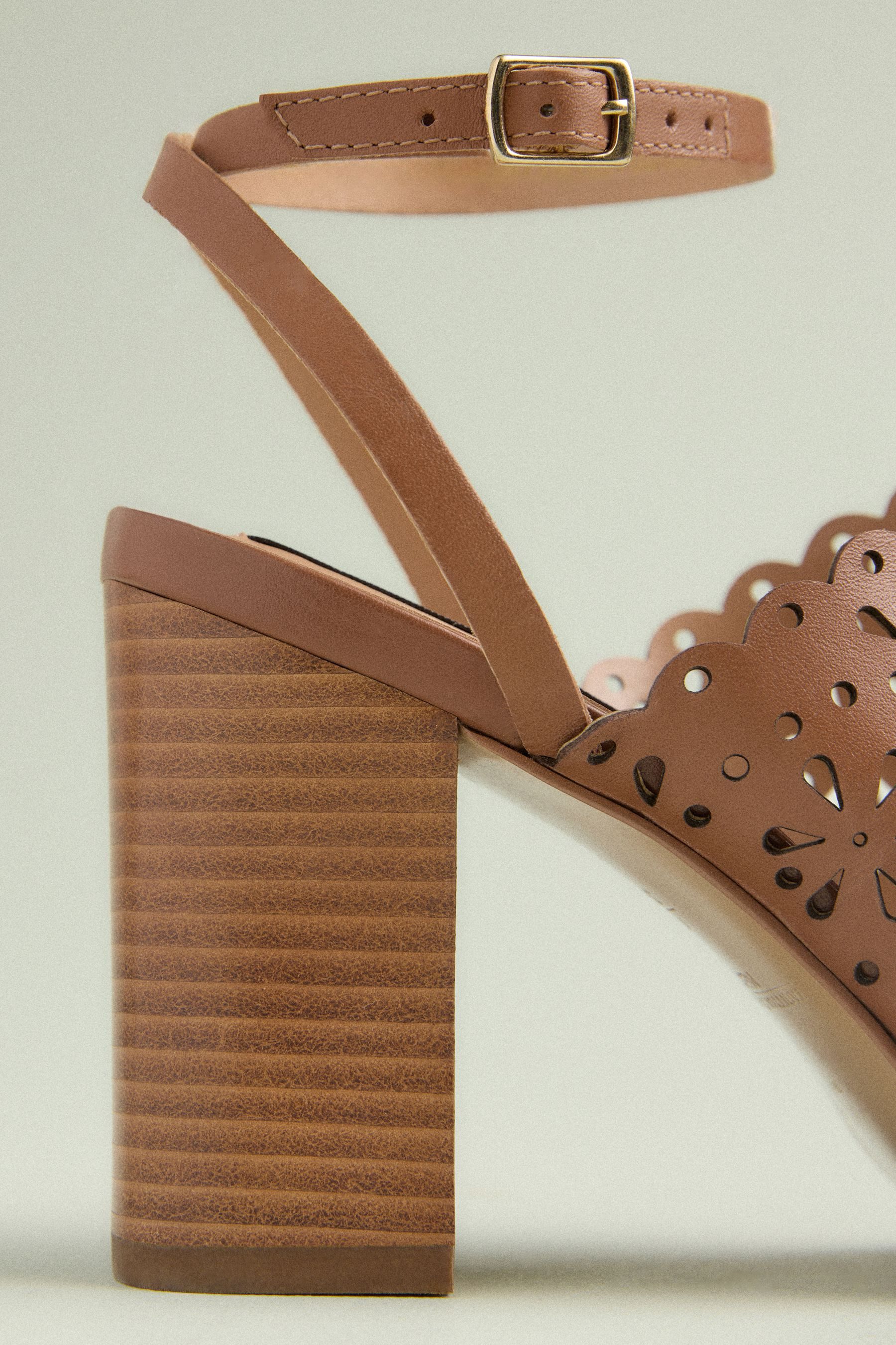Next Runde Tabitha Simmons x Next Dahlia Sandaletten High-Heel-Sandalette (1-tlg)