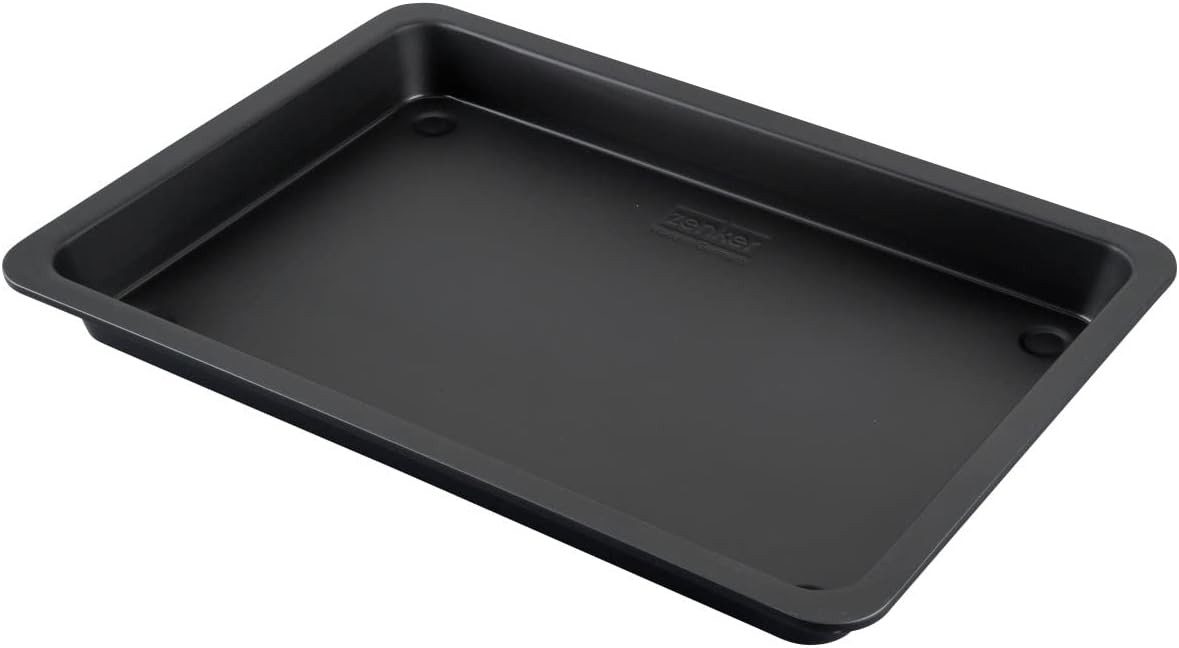 Zenker Backform Kuchenblech mit Fußballfeld-Schablone Premium Backform für Sportfans