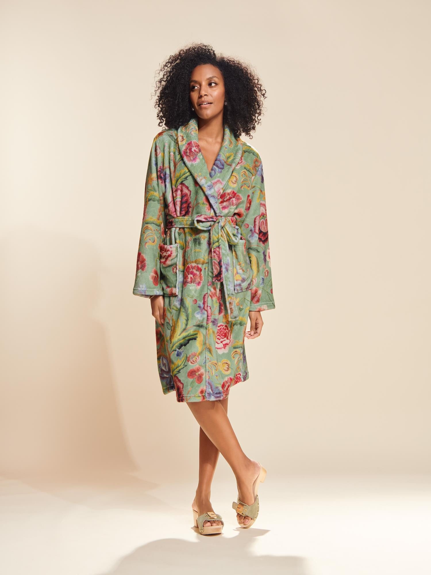 Essenza Damenbademantel Steff Roselina, Midilänge, Polyester, Schalkragen, mit Taschen, Gürtel, mit romantischem Roselina-Print