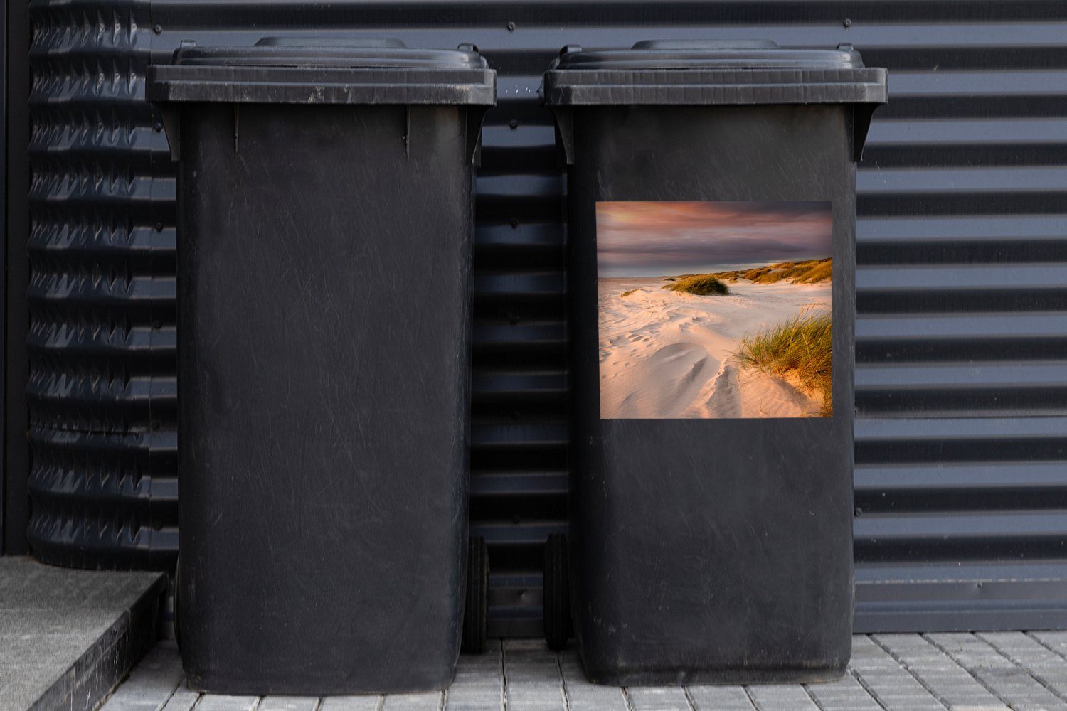 Abfalbehälter St), - Mülltonne, - Sticker, MuchoWow Wandsticker Container, Strand Sonne (1 Düne Mülleimer-aufkleber,
