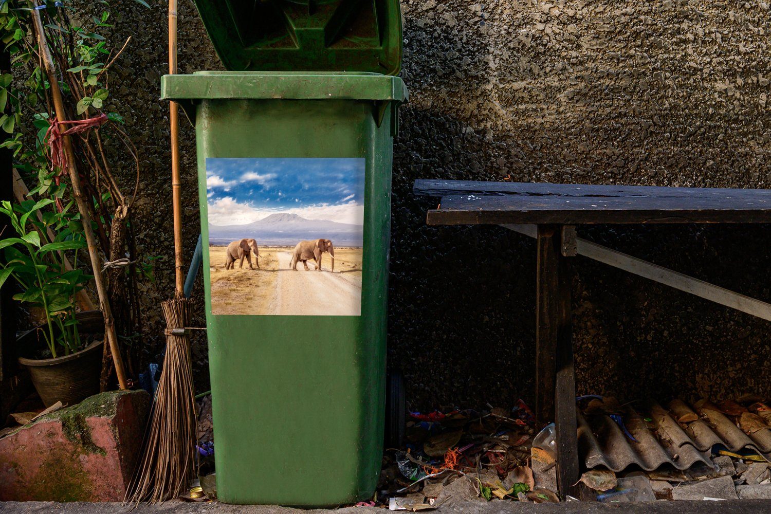 MuchoWow Wandsticker Überqueren St), Mülltonne, Abfalbehälter beim (1 Container, Elefanten Drei Sticker, Mülleimer-aufkleber