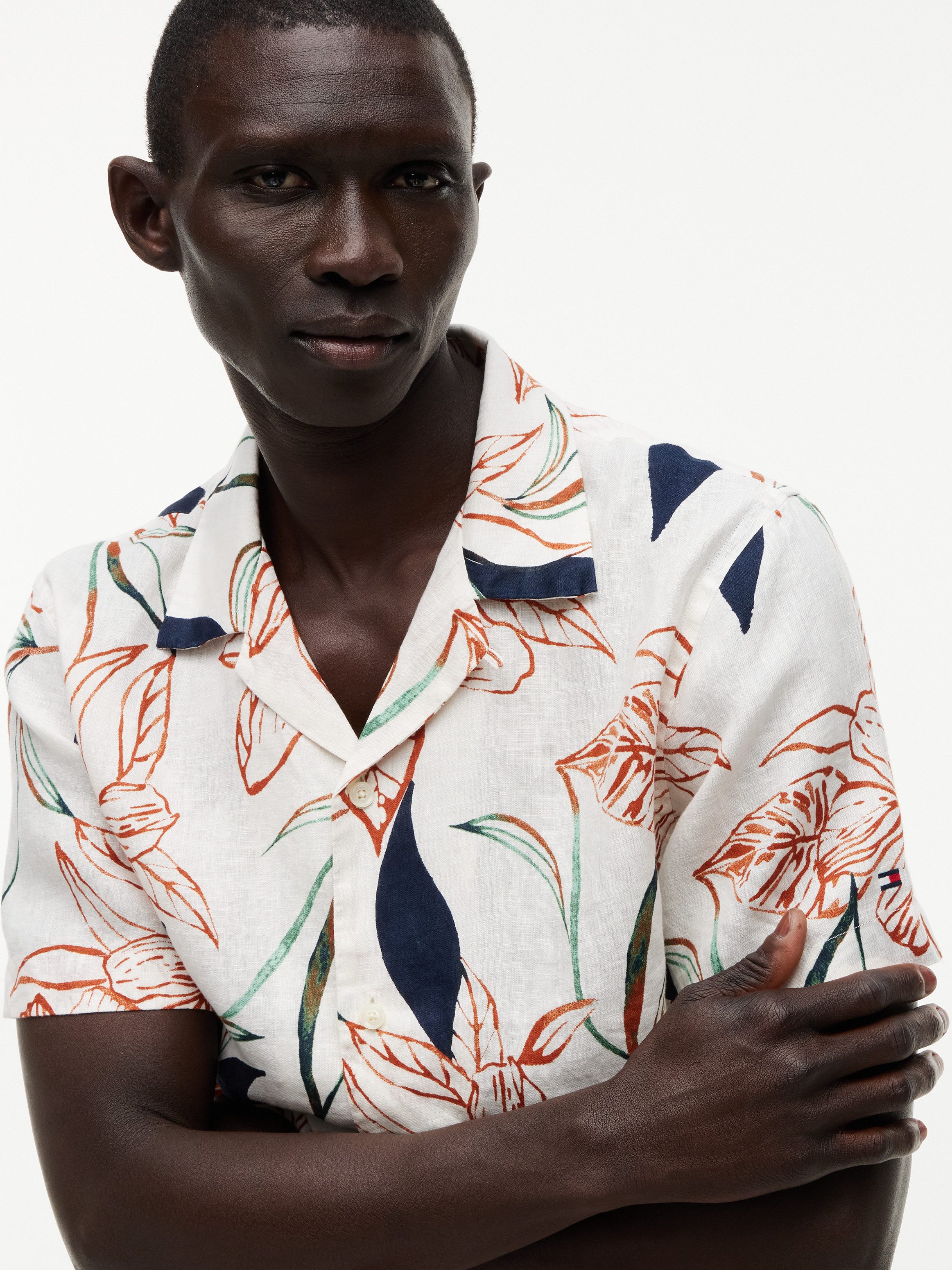 Tommy Hilfiger Kurzarmhemd LINEN RESORT PRT SS RF SHIRT aus Leinen mit Tropen-Print