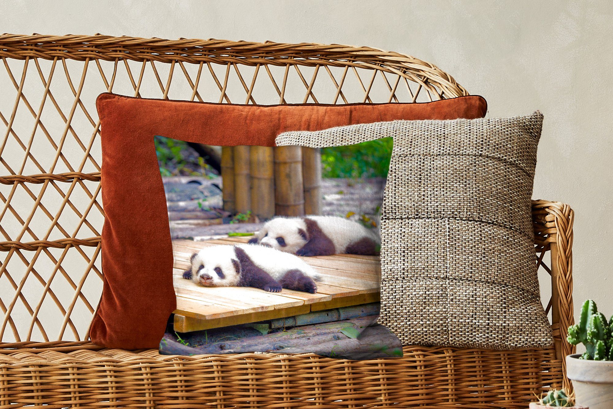 für MuchoWow Dekokissen - Schlafzimmer, Deko, - mit Zierkissen Pandas Füllung Wohzimmer, Boden Holz, Sofakissen