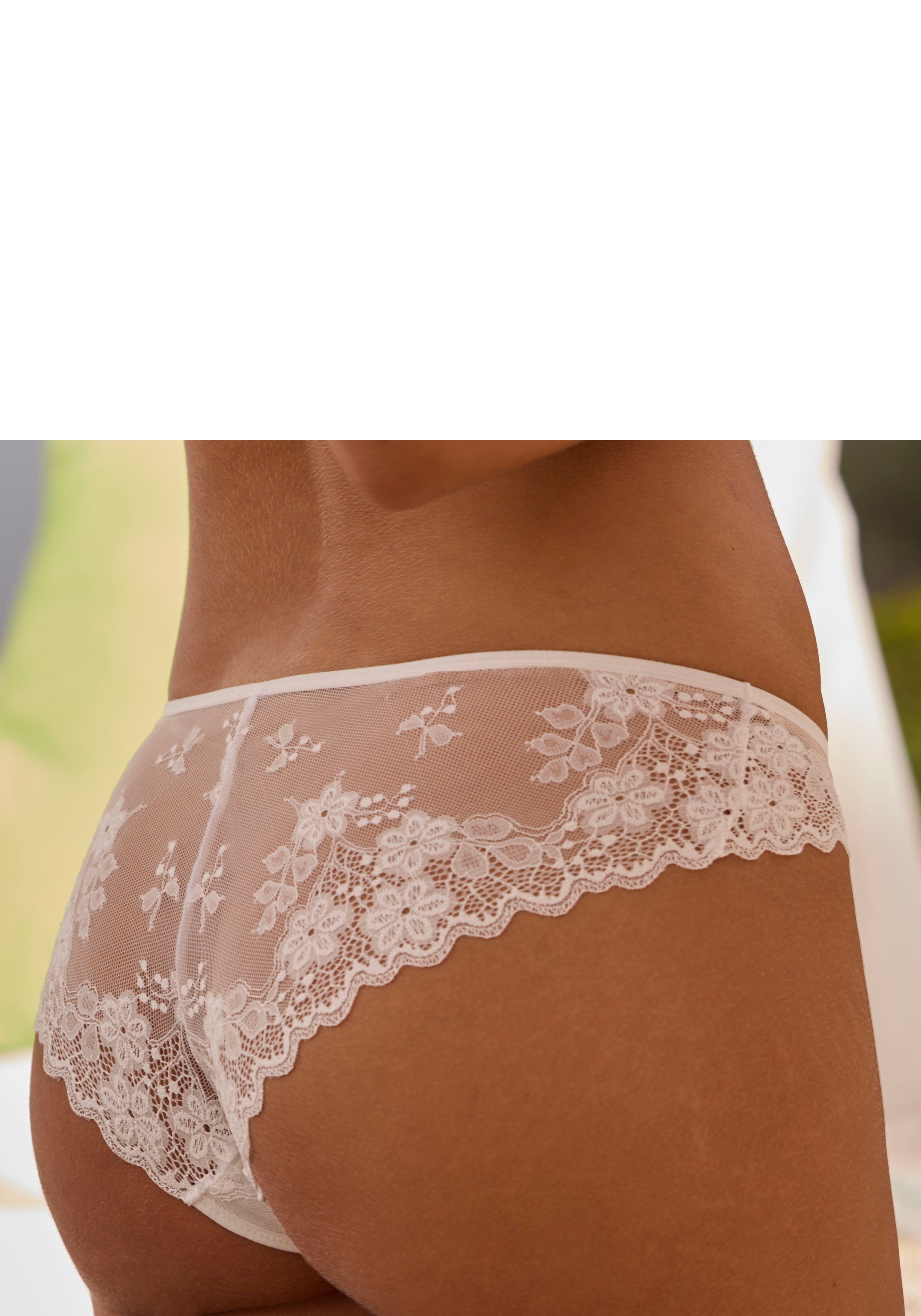 Vivance Slip Julia aus zarter Jacquardspitze mit edlem Accessoire