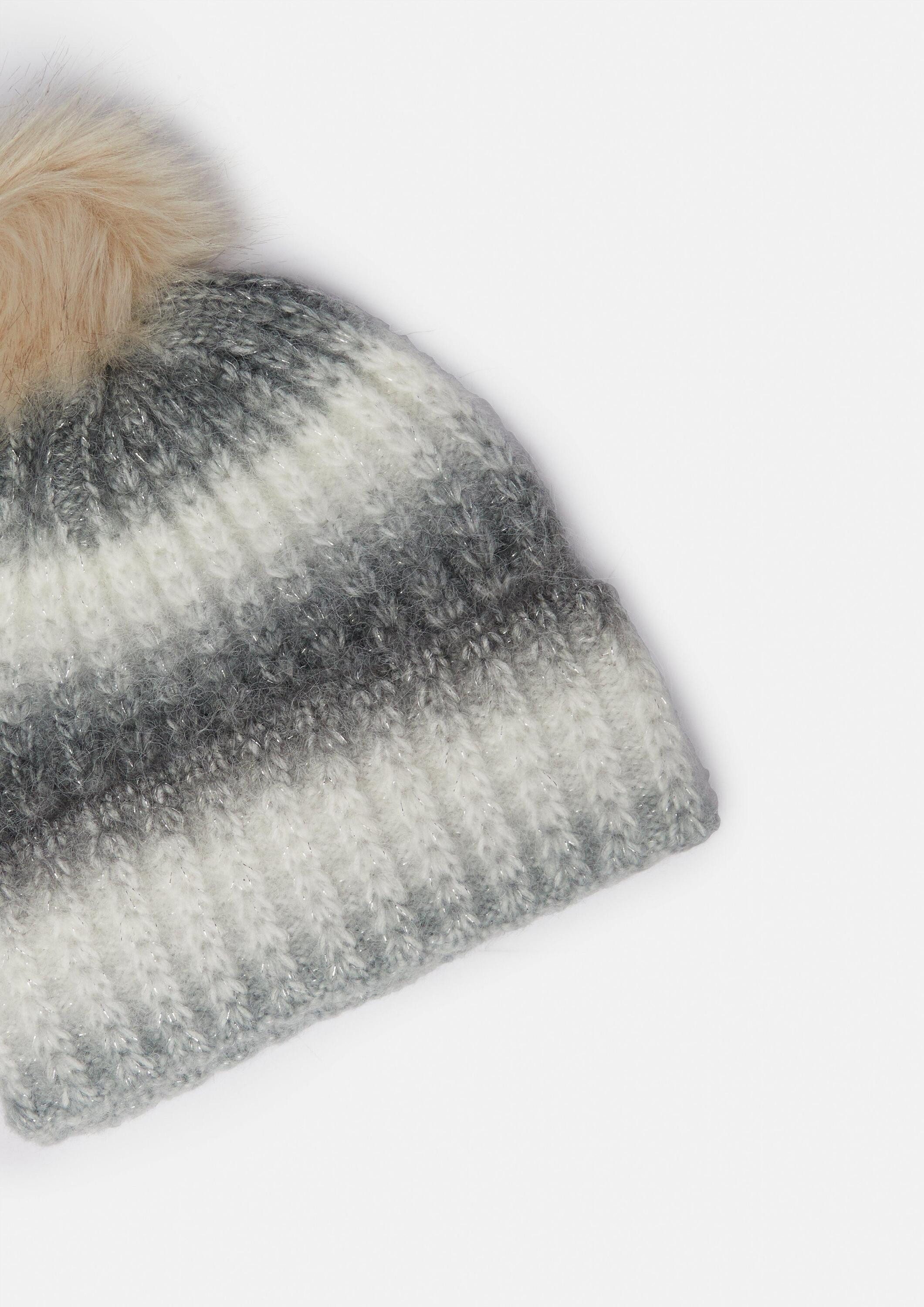 comma Strickmütze Mütze Strick-Beanie mit Glitzergarn und Fake Fur-Bommel