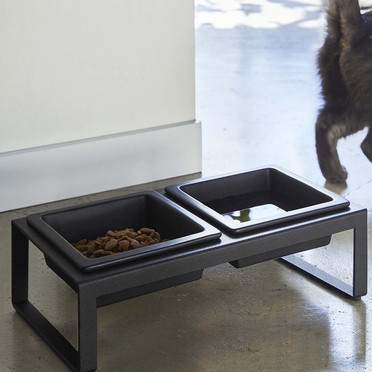 Yamazaki Futternapf Tower Doppelnapf 2 Schalen für Hunde Katzen Metallgestell, Keramik, Fressnapf, Napf, Katzennapf, Hundenapf, Futterstation