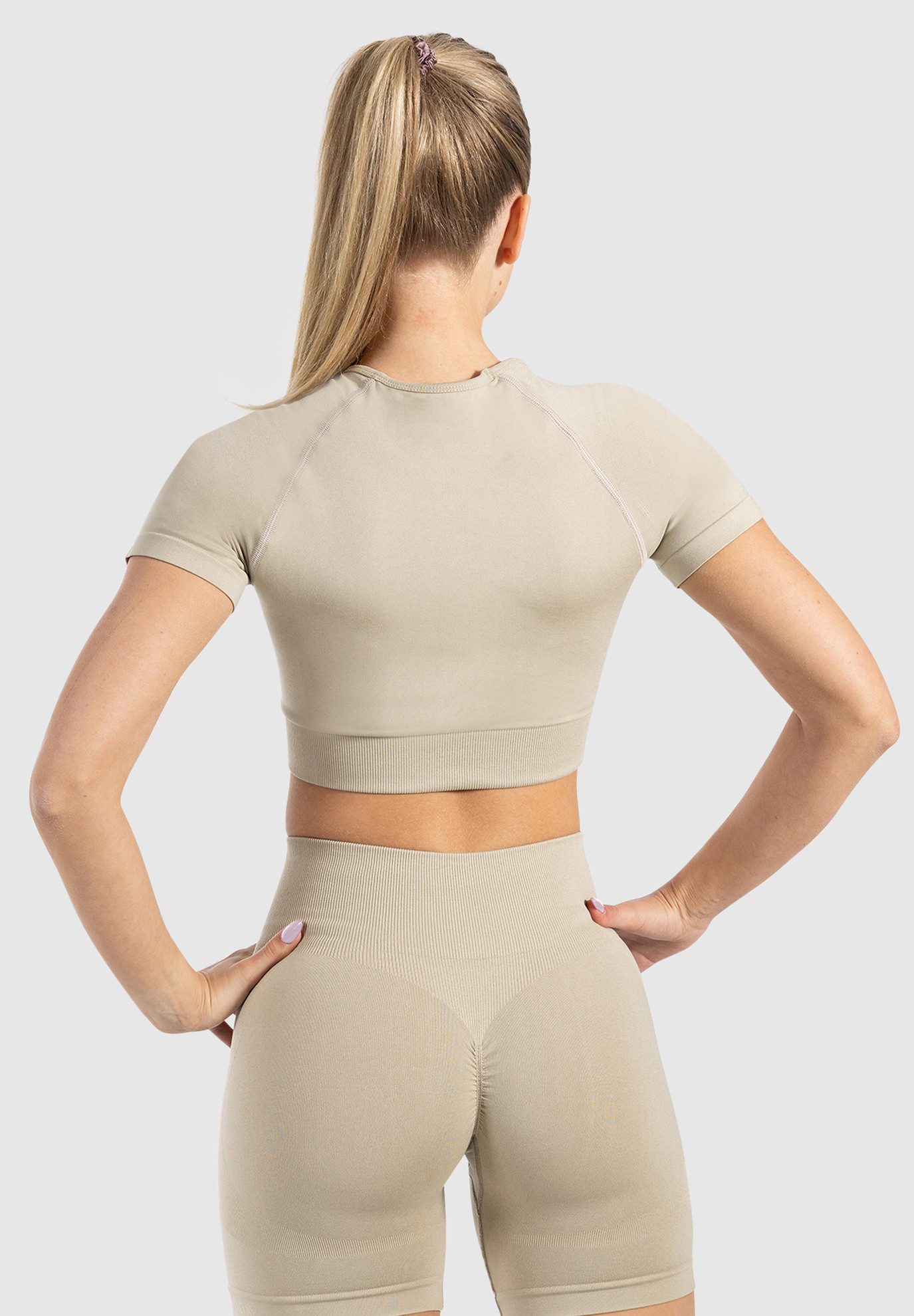 Smilodox T-Shirt Elna, Crop Top mit Rundhalsausschnitt, kurzen Ärmeln & Rip günstig online kaufen